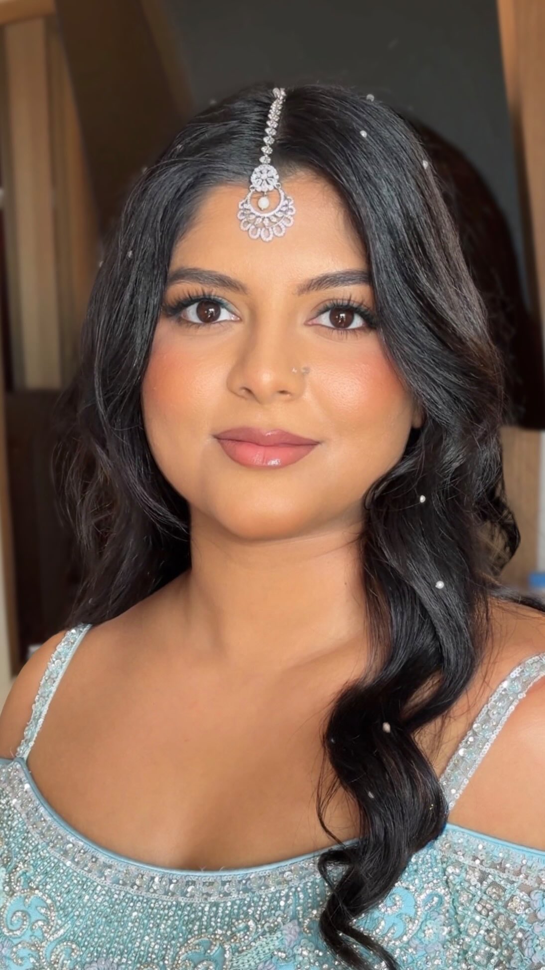 Before foundation, every bride’s skin tells a different story.
Some need hydration. Some need calming ingredients. Some need support for oil control, radiance, or barrier repair.
That’s why I created The VSB Glow™.
As a licensed esthetician and bridal makeup artist, I customize this skin cocktail based on each bride’s skin needs before makeup begins.
Because beautiful bridal makeup isn’t just about the products applied on top.
It starts with properly preparing the skin underneath.
A small detail that makes a big difference on wedding day. ✨
📍 New Jersey Makeup Artist
💌 2027 Brides Now Booking
Bridal Makeup | Skin Prep | Wedding Beauty
#NJMakeupArtist #NJBride #BridalMakeup