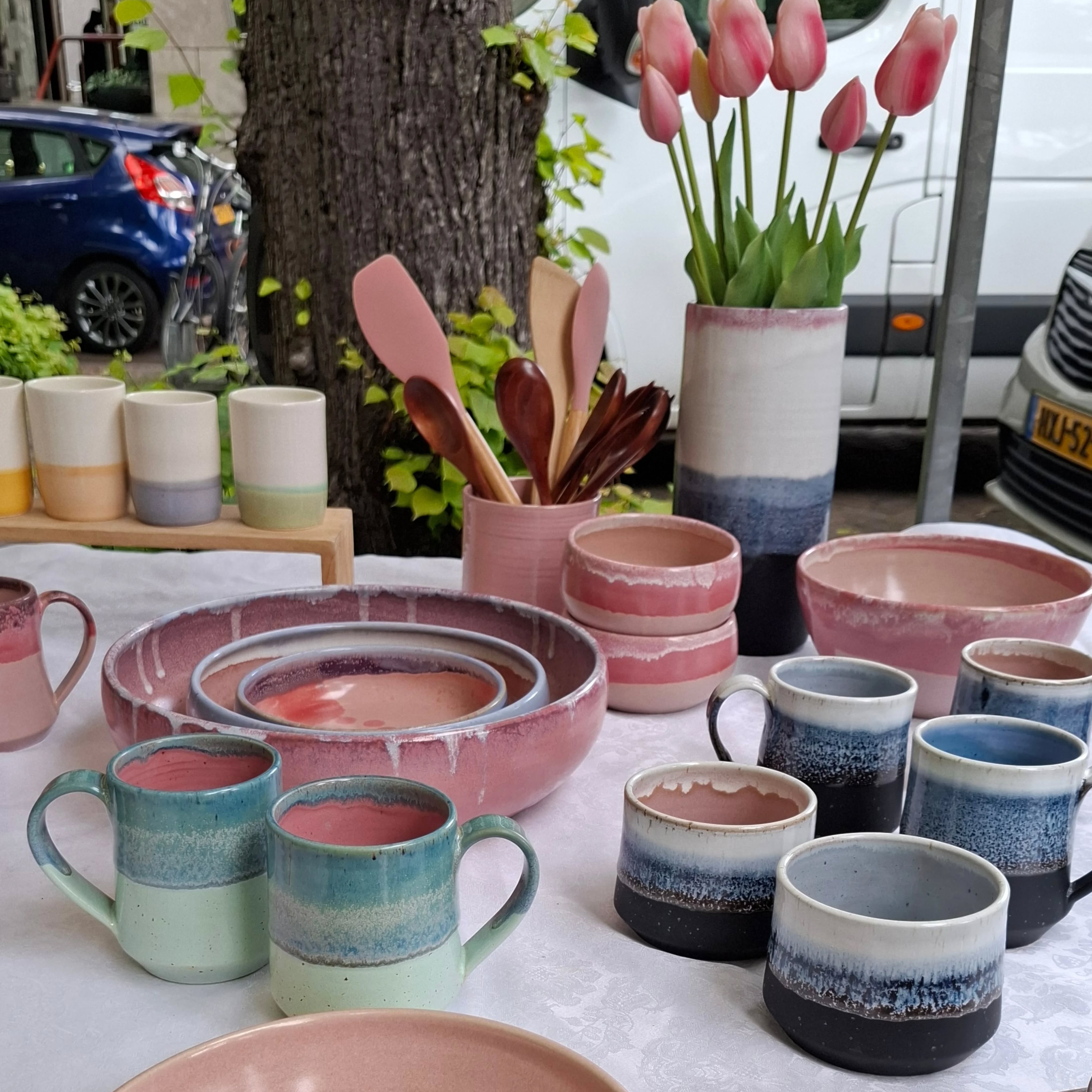 Just a little drop of pictures from the last few markets. Do you see something you like? Let me know in the comments ❤️
#artfair #potterylovers #springalways #colorfulceramics #tablewaredesign