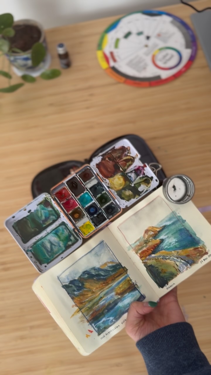 I’m such a kid and a sucker for all things cute and practical 🤭. I’m kinda lazy and don’t like to carry heavy things around, this set up takes away all the mental and physical hurdles to just pick up that brush to make a quick sketch.
The journal is tiny and the set up is quick and it all fits in my @uniqloeurope moon bag.
#pleinairpainting #travelsketch #independentartists #travelsketchbook