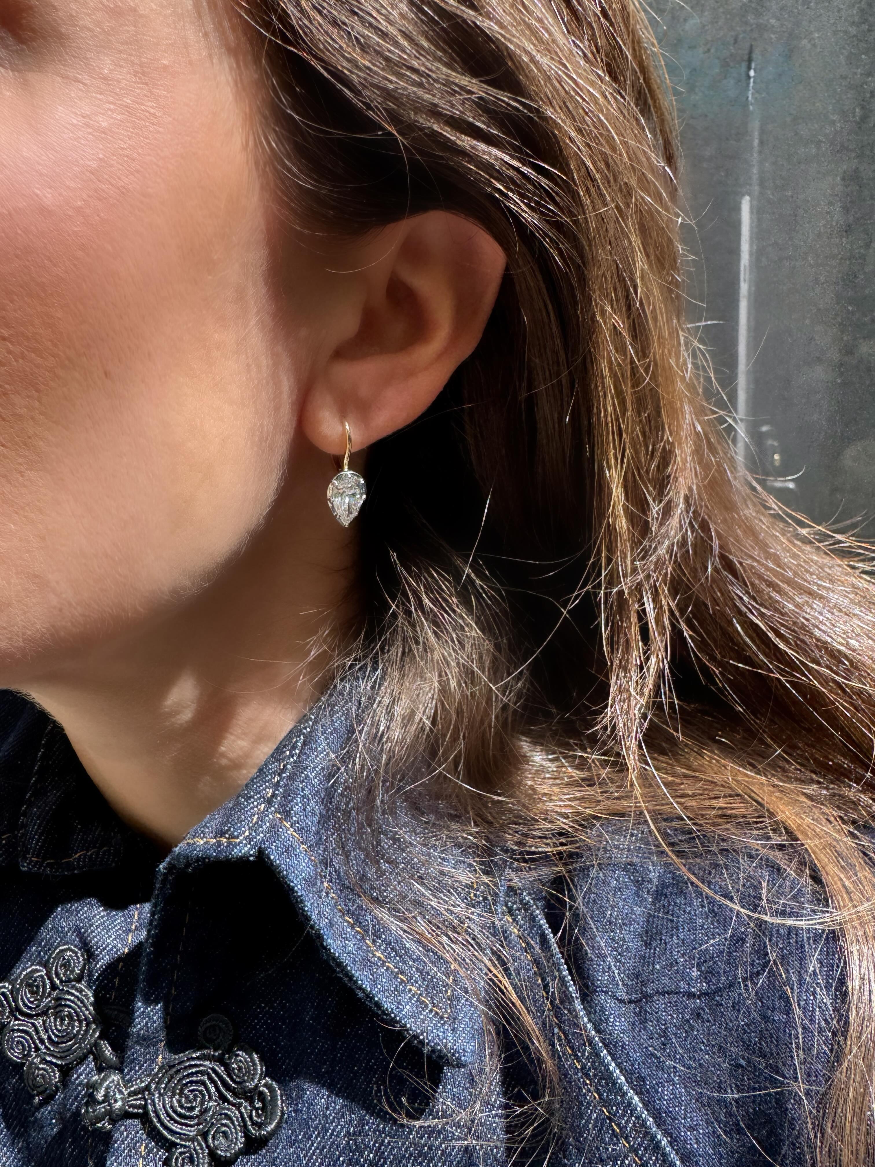 And sometimes, when an idea strikes, we make things just for fun - like these pear lab diamond mixed metal lever back drops in white and yellow gold. This pair is available, and taking custom orders on these ❤️