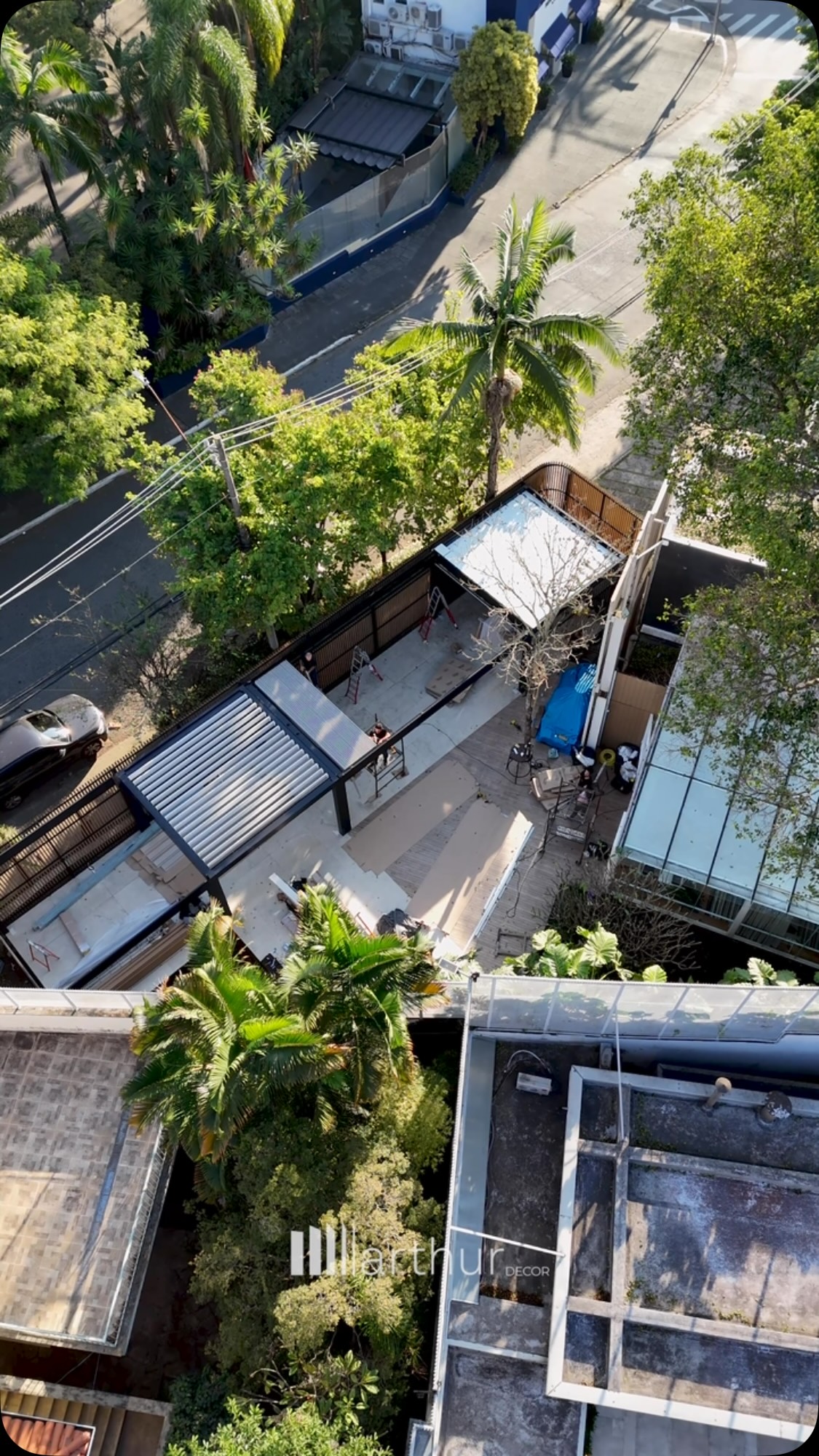 Nos últimos meses, nossa equipe @arthurdecor tem dedicado sua expertise ao que faz de melhor: transformar projetos em realidade.
Desta vez, o desafio está dentro de casa.
Enquanto seguimos criando e instalando soluções exclusivas de Pátio Design para nossos clientes, estamos também construindo um novo espaço para inspirar, receber e compartilhar inovação.
Um showroom pensado para traduzir a essência da Arthur Decor, reunindo design, tecnologia e experiência em cada detalhe, com todas as soluções aplicadas a situações real de uso.
Em breve, uma nova Arthur Decor.
Mais moderna, mais inspiradora e ainda mais conectada ao futuro do morar.
Acompanhe essa transformação.
#ArthurDecor #NovoShowroom #EmBreve #DesignDeExteriores #PatioDesign Arquitetura BastidoresDaObra Transformacao DesignEInovacao ArthurDecorShowroom