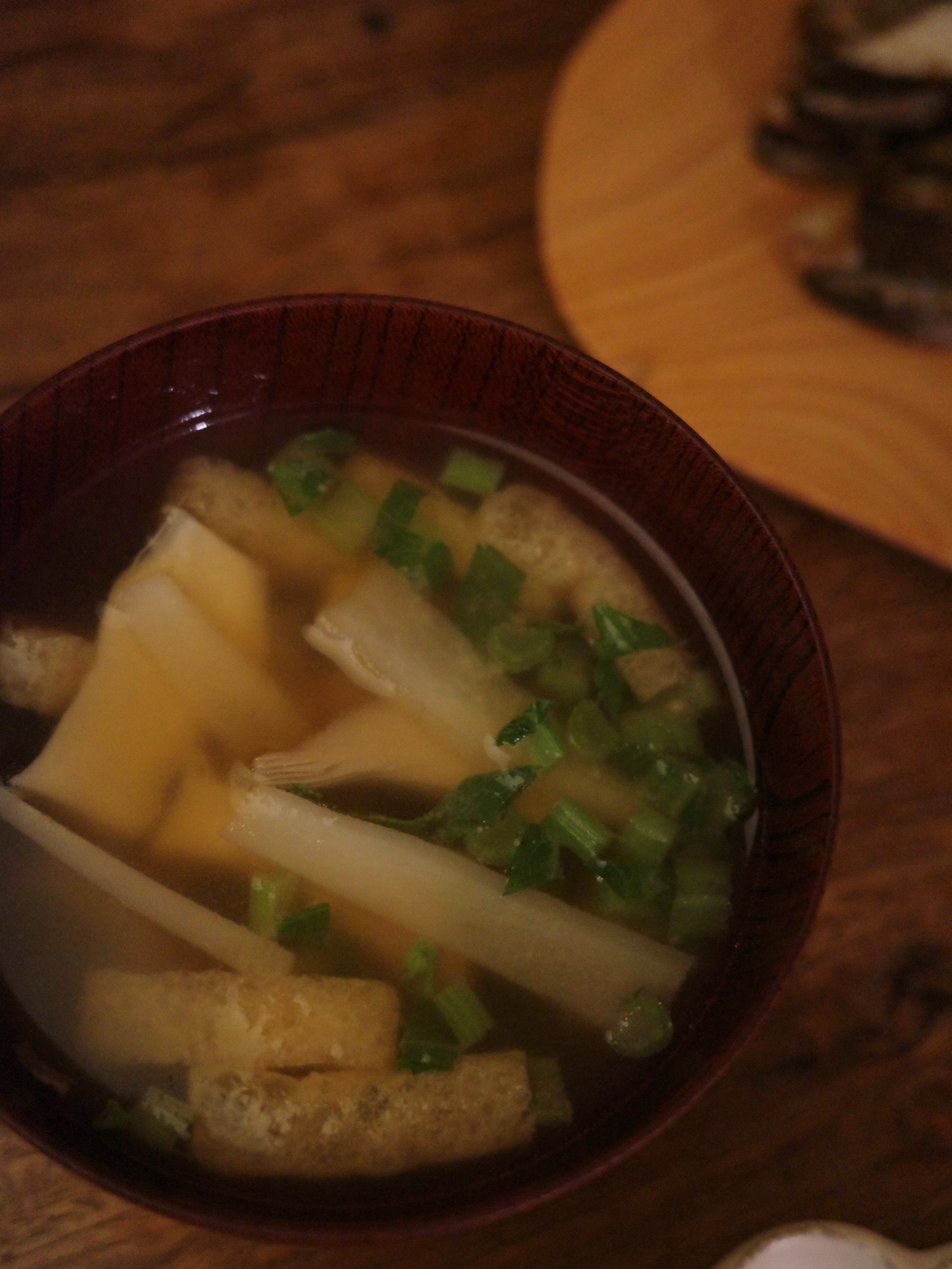 “Daikon, King oyster mushroom, bean curd and daikon leaf miso soup”
Another hearty miso soup❣️
#kaokaomiso