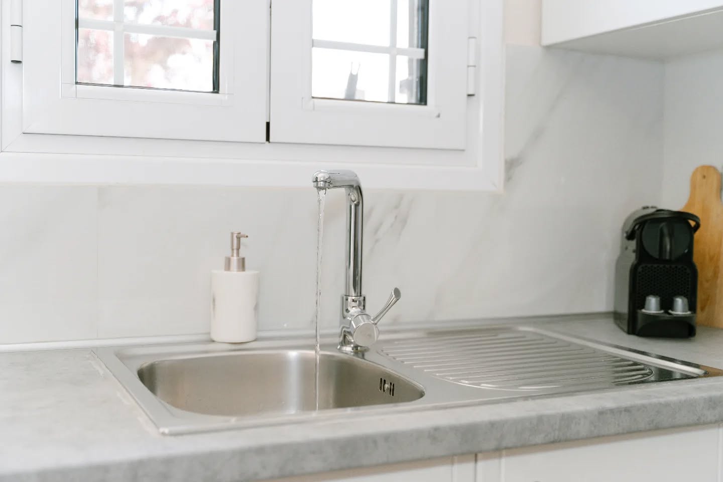 A fully equipped kitchen
for your everyday needs!
#FissasRooms
#CozyLiving
#HospitalityExperience