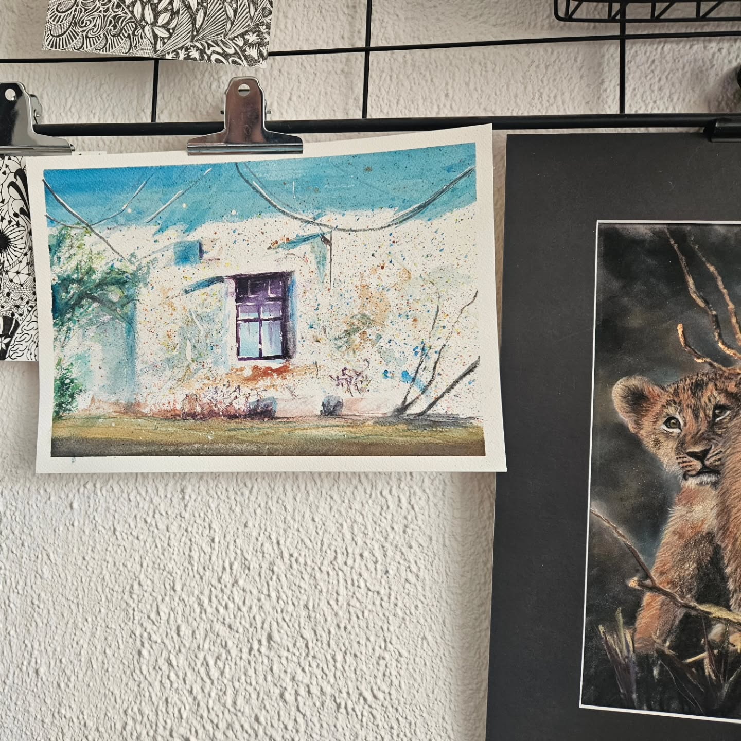 Toch wel een gezellig beeld, een aquarelletje tussen de soft pastel en fineliners.
Moet even drogen π Even mijn penseelskills weer finetunen π
π€£
#aquarel #pastellum #technieken