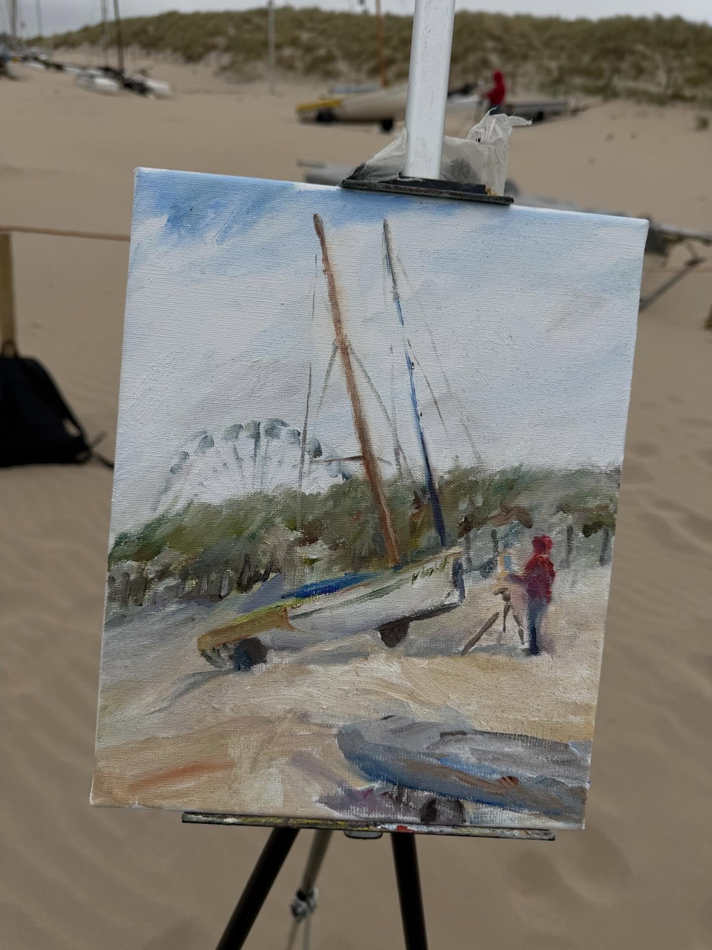 One of my paintings of today. It was blowing a gale this morning and I was doubting whether I’d paint outside or not. I chose to stay and this is the result.
There is almost as much sand on my canvas as paint but that’s ok. @schilderfestival
Oil on linen, 30x40 cm
#enpleinair #oilpainting #paintingfestival #schilderenaanzee #noordwijkaanzee