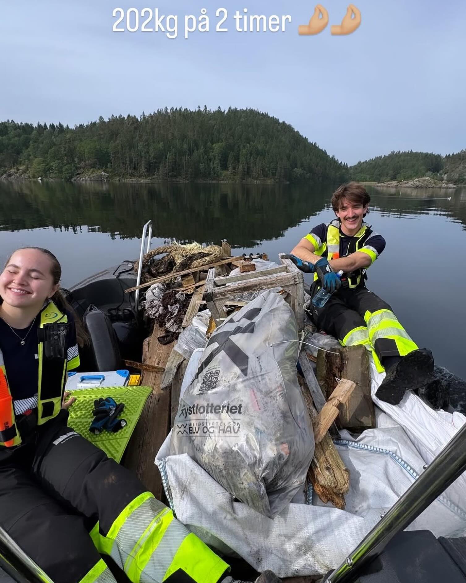 Et hav av marint avfall, bokstavlig talt. Geoparkens sommerhjelpelpere gjør en kjempeinnsats.
#unescoglobalgeopark #rydditide #handelensmiljøfond #kyst