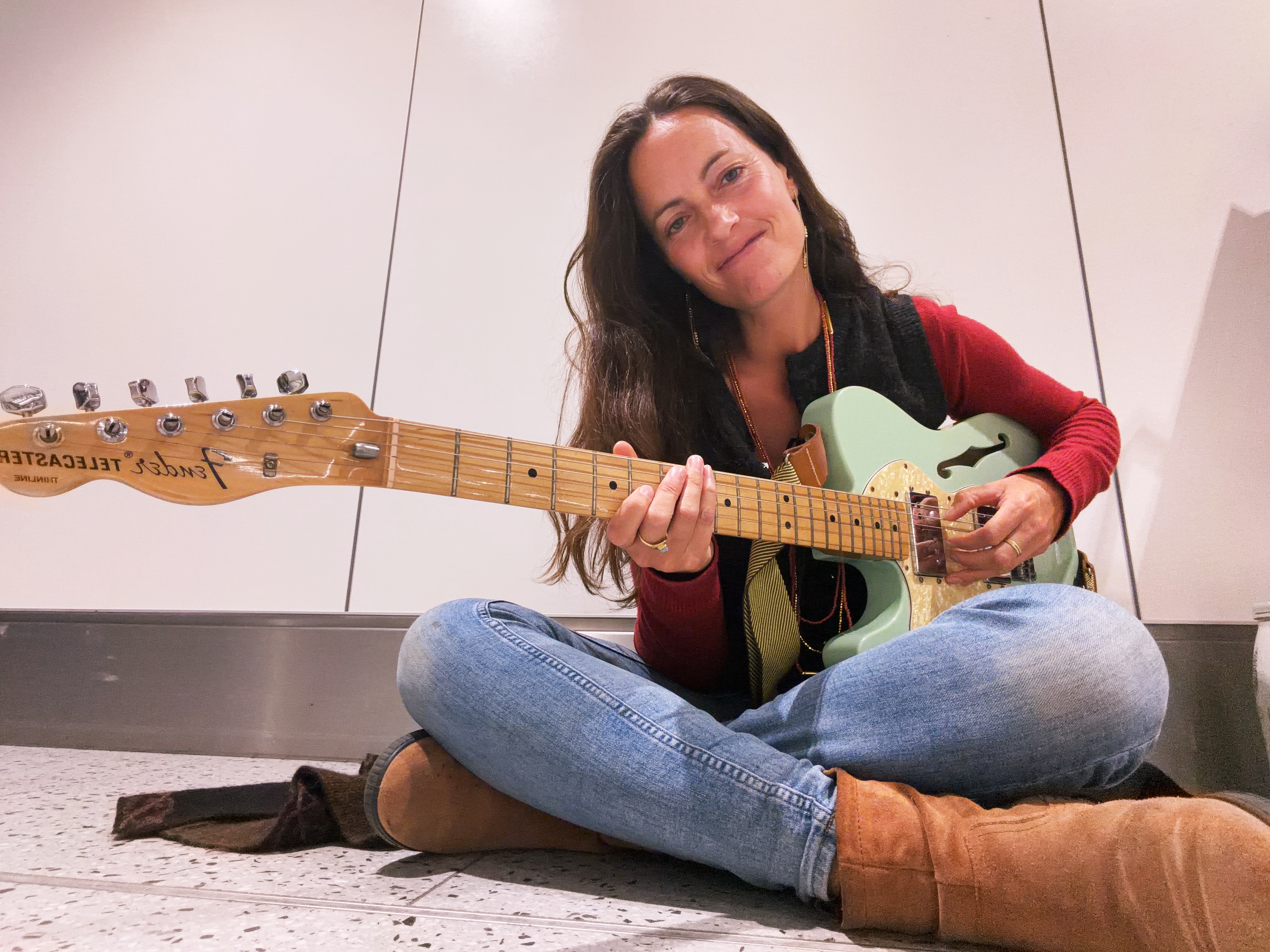 Hanging out for Solstice in Gatwick airport with 3hrs delay, with my electric guitar waiting for my flight … finally taking it home to be played, recorded, experimented with !
This was an incredible gift given to me years ago, but hardly ever played!
I was always a bit intimidated by electric (ha ha thoughts of Bob Dylan being “booed” off stage when he went electric ) 😂
But now I feel excited .. especially for production possibilities!
….. 💛🎶
Ready now….
Just to have fun with music & it’s infinite possibilities
HAPPY SOLSTICE! 🌞
#electricguitar #telecastergreen #musicgift