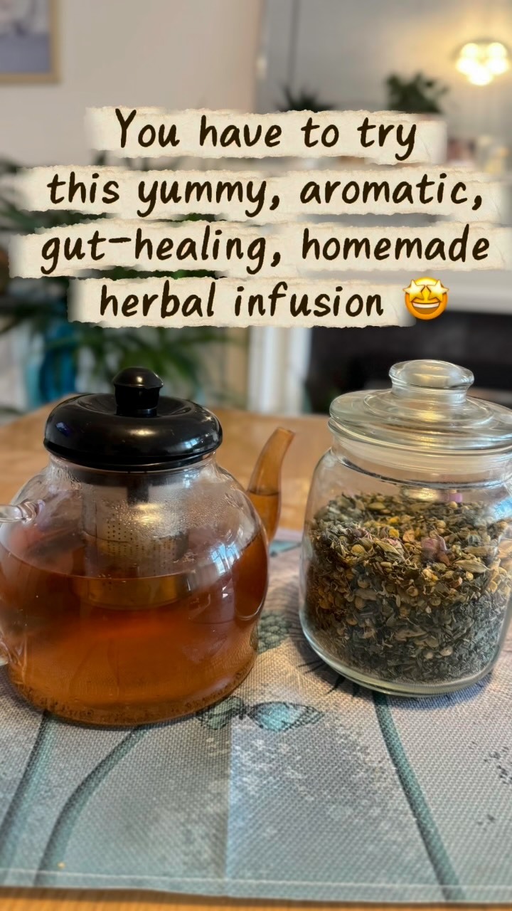A Gut-Loving Infusion: Your New Daily Ritual🫵
This isn’t just a tea — it’s a thoughtfully crafted blend designed to support digestion from every angle.
Each herb plays its own role in calming, soothing, and restoring balance to your gut⏬
🍵 Green Tea — Rich in polyphenols that support a healthy gut microbiome and gently aid metabolism.
🌼 Chamomile — A classic digestive calmer, easing bloating, cramping, and overall GI tension.
🫚 Ginger — A warming carminative that stimulates digestion and helps relieve nausea and sluggish motility.
🌹 Rose Hips — Packed with antioxidants that support gut lining integrity and reduce inflammation.
🍃 Lemon Balm — A gentle nervine that eases the gut-brain connection, perfect for stress-related digestive upset.
🫘 Cardamom — Soothes gas and bloating while supporting healthy bile flow for better fat digestion.
Sip slowly, breathe deeply, and let your gut do what it does best. 💛