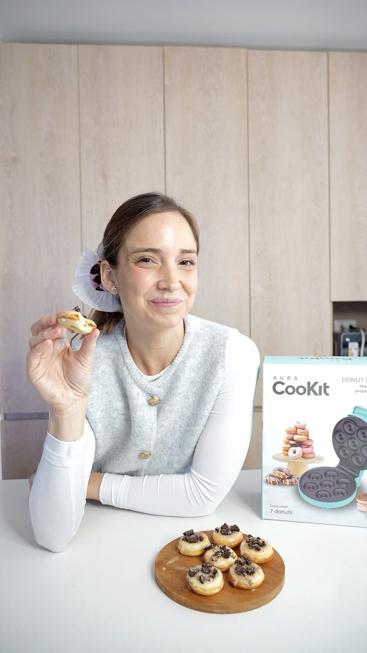 Video reel que realizamos para @aurakitchencl con muestra de su máquina para hacer mini donuts “Aura Cookit”, a través de las redes sociales de la chef @palomitaspasteleria 👈🏻
Cotiza nuestros servicios audiovisuales en www.aunclicktv.cl
#minidonuts #auracookit #campañapapá