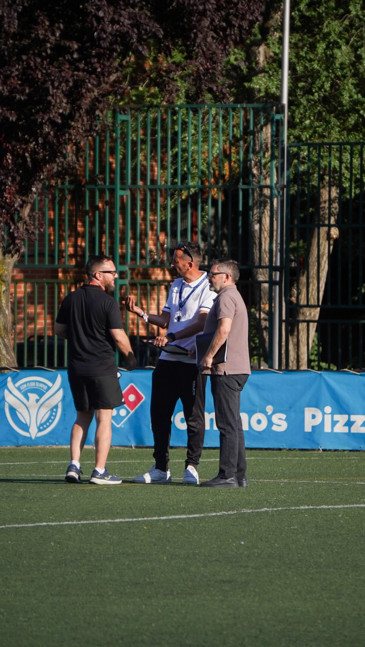 Seguimos con las pruebas del #UDMElidaOlimpia dándolo todo en cada minuto. El talento se trabaja y el esfuerzo no se negocia. ¡Vamos por más! 💪⚽️
#UniónDeportiva #PruebasDeFutbol #ConTodo #PasionPorElBalon