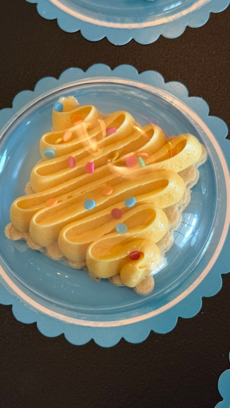 ⭐️Want a sugar cookie with “soft icing”? Just ask for BONNIE’S BUTTERCREAM SUGAR COOKIES! Beautiful, colorful designs with a soft bite that melts in your mouth and tastes amazing!
🌼These playful ribbons in colorful cookie capsules are perfect for your SUMMER GATHERINGS!
👉Want some festive goodies to celebrate your next event or special occasion, I’m your girl!🙋🏼♀️ Checkout my Website link in my bio!
#cookies #satxcookies #buttercream #buttercreamcookies #buttercreamlovers