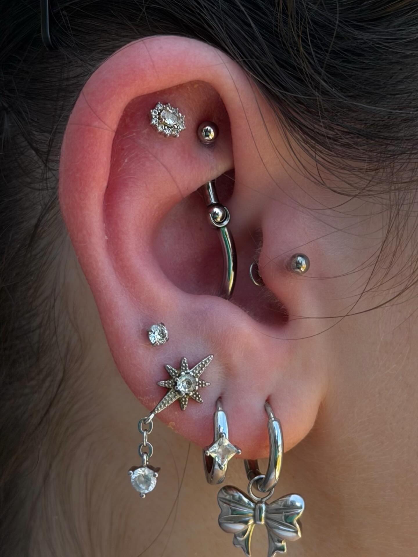 This client is kickass.
And so is @piercingbyroy for doing this Rook to Conch Industrial and making it look like magic ✨
#ISBodyJewelry
#StayTrueBodyPiercing #SafePiercing #APPMember