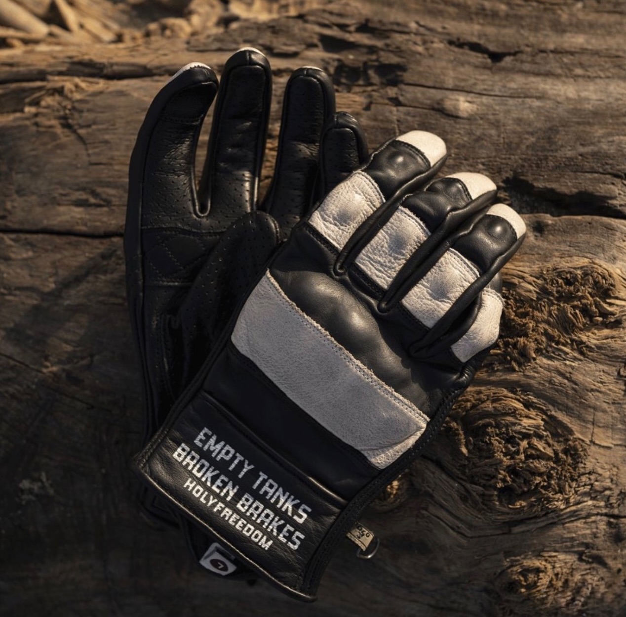 ⚡️Av.Vitacura 9033⚡️Chile 🇨🇱⚡️Guantes exclusivos de Parma Italia👌Holyfreedom Nueva Temporada 2026❄️....
.
.
.
#motybamotos #guantemoto #moto #motos #motorcycle