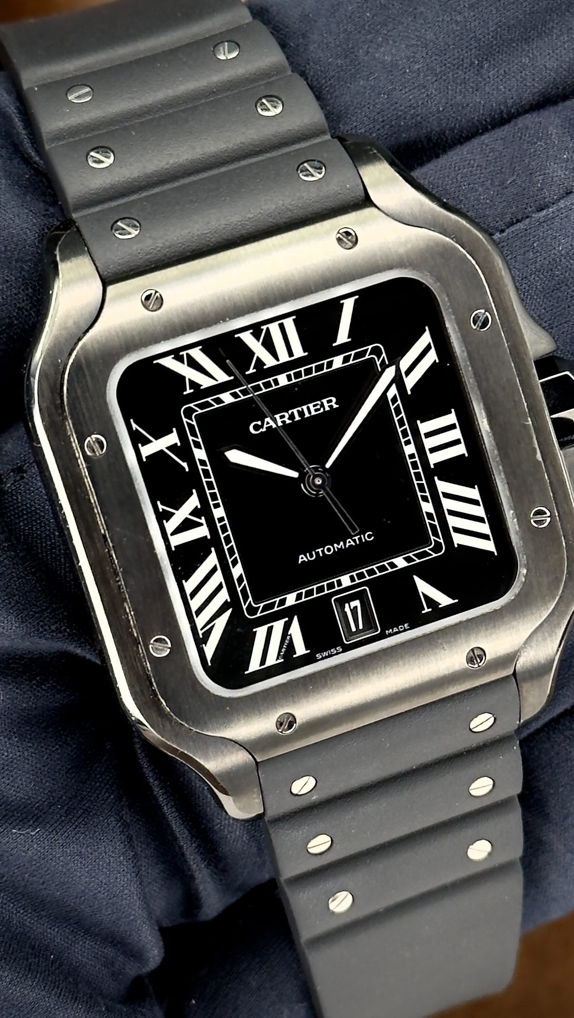 Who doesn't love a nice Cartier? Available now! DM for details.
#cartier #wssa0039 #cartiersantos #watchesofinstagram #watchesforsale