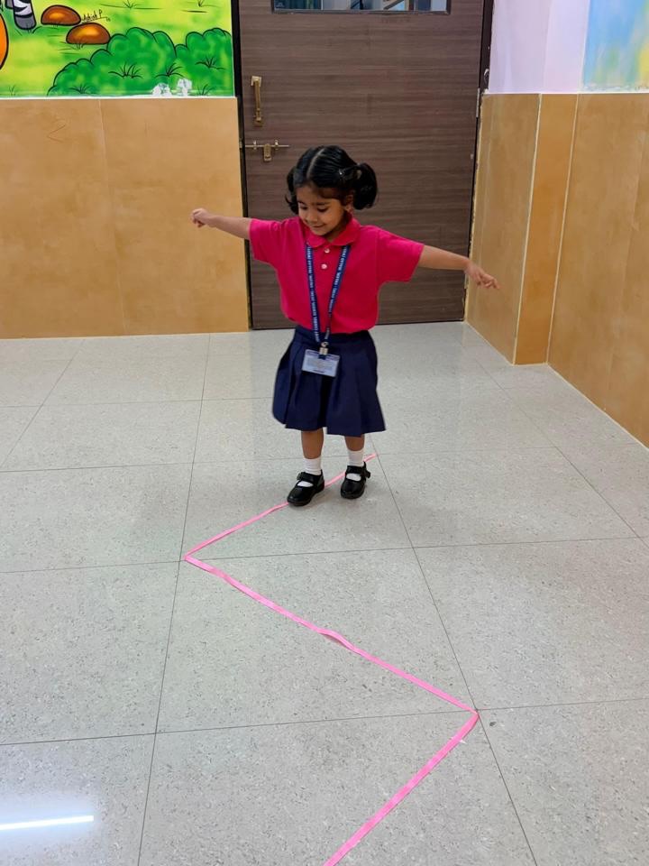 Zig zag balancing walk