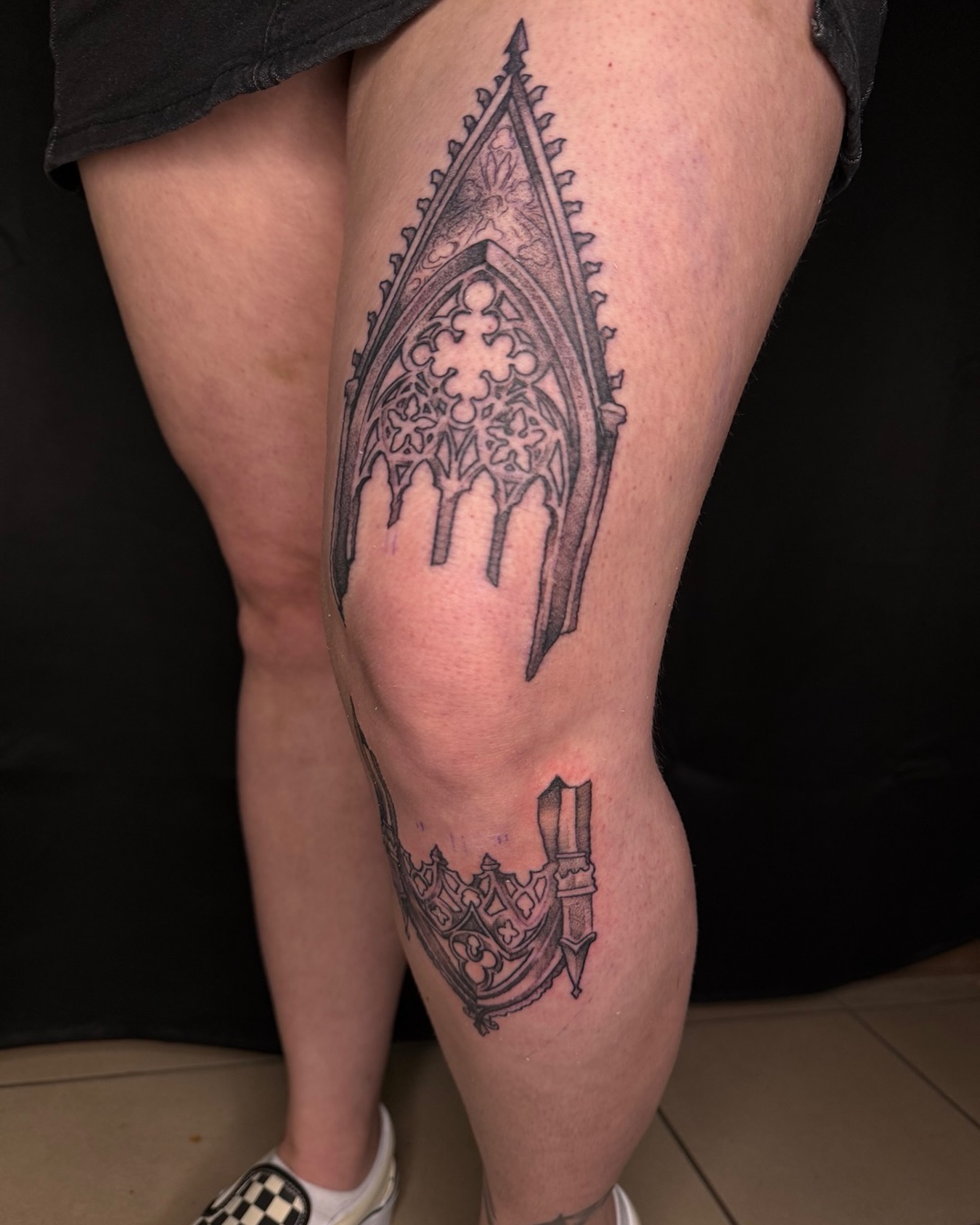 Sick around the knee piece by Ty
@tyhigginstattoo
To book with Ty
Request an Appointment at
TitanTattooNashville.com