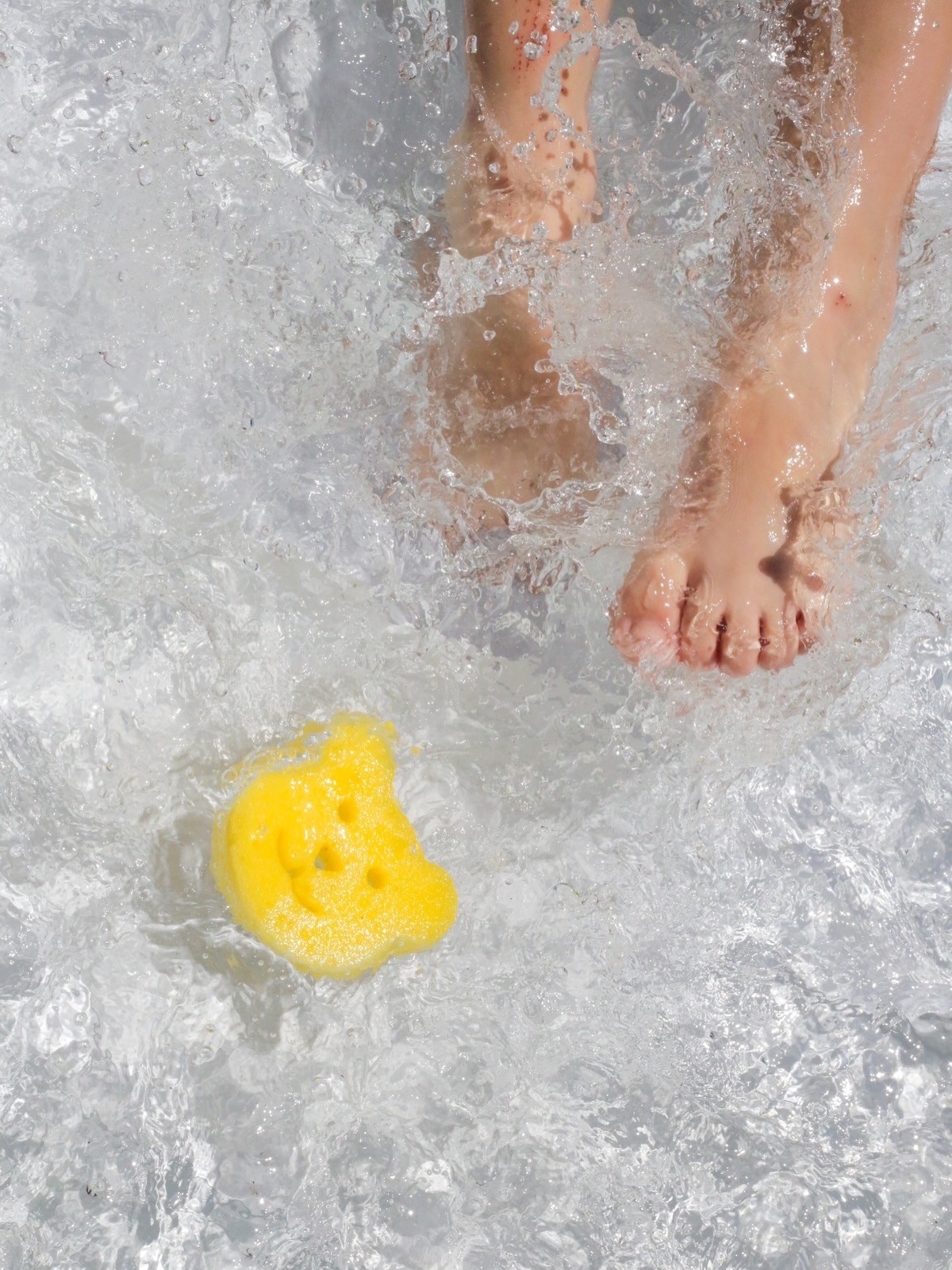 Little splashes, big smiles. Gentle care made especially for your youngest guests.
Hey Baby Collection 🪁