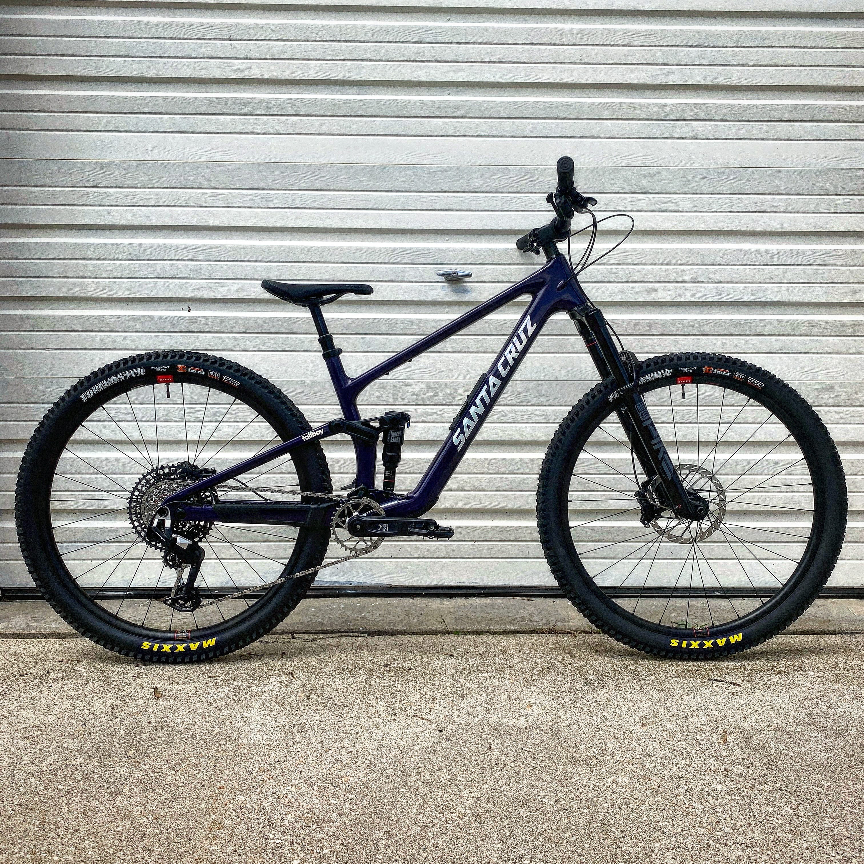 NEW TALLBOY! It’s been a while since we had a @santacruzbicycles Tallboy in the shop. I guess you could say we were waiting patiently for this perfect bike to drop! While the Tallboy has always been one of our favorite fun and capable bikes, this new model has lightened up a little bit and upped the travel at the same time for the perfect mix of lightweight and confidence inspiring control and stability.
.
Now with four-bar suspension and 140mm F/130mm R travel, the Tallboy still gives that firm pedaling platform riders are used to, with some added traction, bump compliance, and braking performance that some may have felt the previous Tallboy lacked. And how about that color!
.
Stop in for a test ride, or better yet demo this bike and take it to your favorite trail system!
.
#sugarbottombikes #santacruztallboy6 #santacruztallboy