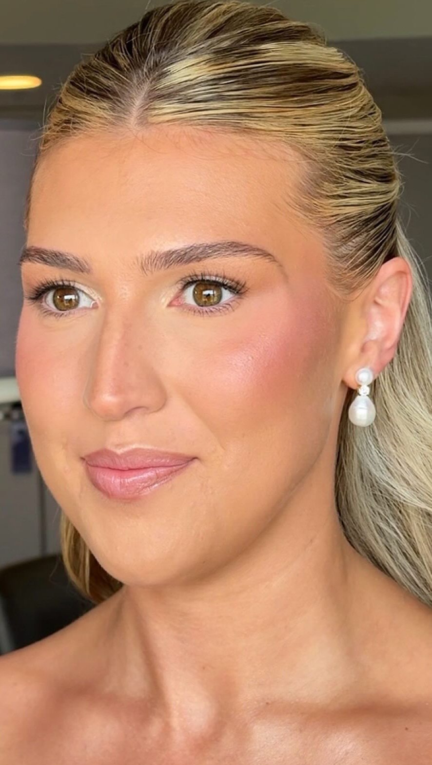 Repeat after me: we’re not worrying about what our skin looks like on our wedding day because I. Got. Youuuuu.
Makeup @angelazavala.mua
Hair @chelsea.palasek
#longislandmakeupartist #longislandbride #longislandbridalmakeupartist #longislandmakeupandhair wedding day, nyc makeup artist, new york makeup artist, bridal makeup wedding ideas, bride, makeup inspo, beauty bloggers, italy wedding, tulum wedding, mexico wedding, ireland wedding, makeup artist, montauk makeup artist, soft glam, natural, glowy makeup, bronzey makeup, summer wedding, fall wedding, Suffolk county, Nassau county, NYC, Manhattan, Hampton