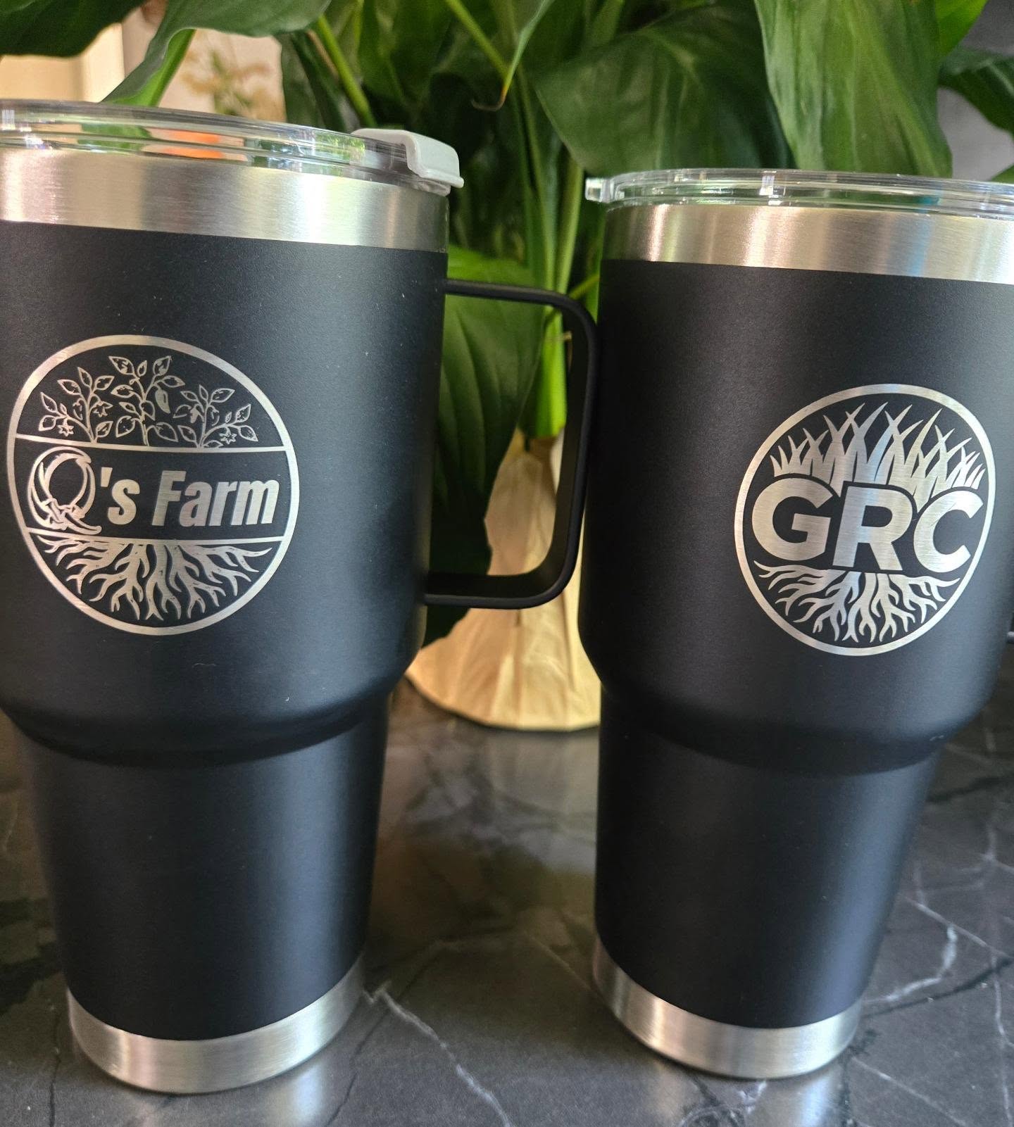 Take us with you wherever you go! 🏃♀️
Now available at GRC: merch for @grassrootschiropracticok 🌱 AND @qscrops 🌶
We've got tumblers (that hold an entire french press! ☕️) and t-shirts available.
Wellness Members - don't forget you get a discount on all products! ✨️