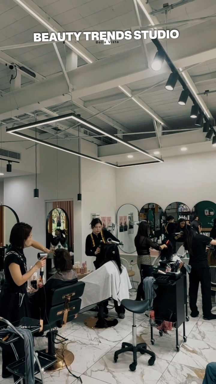 Behind every beautiful transformation is a team that works with passion, dedication, and heart.
Early mornings, busy days, endless creativity, and constant learning β this is what happens behind the scenes.
We donβt just create hair.
We create confidence, smiles, and unforgettable moments.
So proud of our hardworking team who gives their best every single day.
β¨ Teamwork
β¨ Passion
β¨ Growth
β¨ Excellence
The dream works when the team works.
#BeautyTrendStudio #BehindTheScenes #HairArtists #TeamWork #SalonLife
