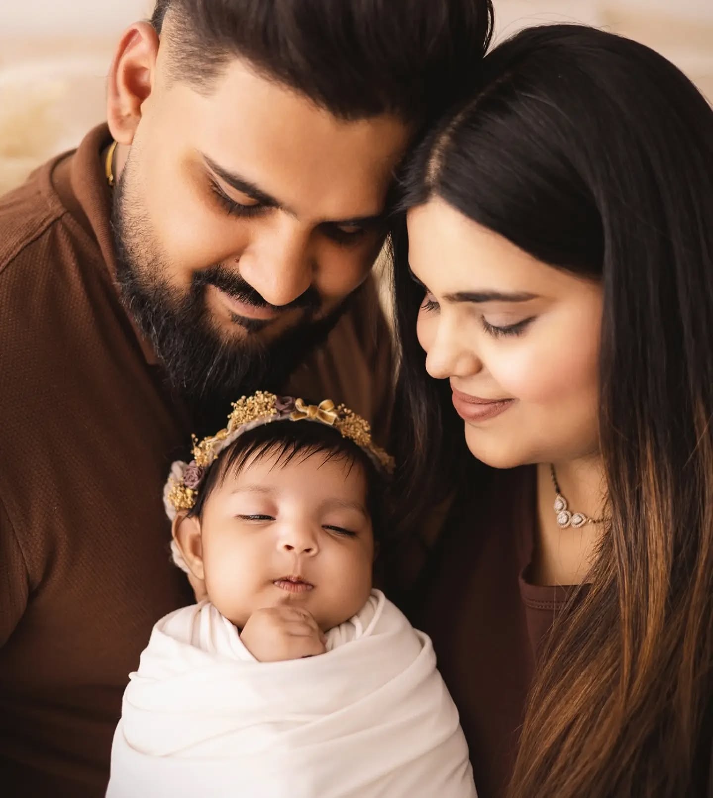 A tiny miracle wrapped in love. ✨
Capturing these first precious days with warmth, tenderness, and all the emotions that make parenthood so magical. 🤍
#NewbornPhotography #familyphotography #babyphotography #lifestylephotography #bestbabyphotographer