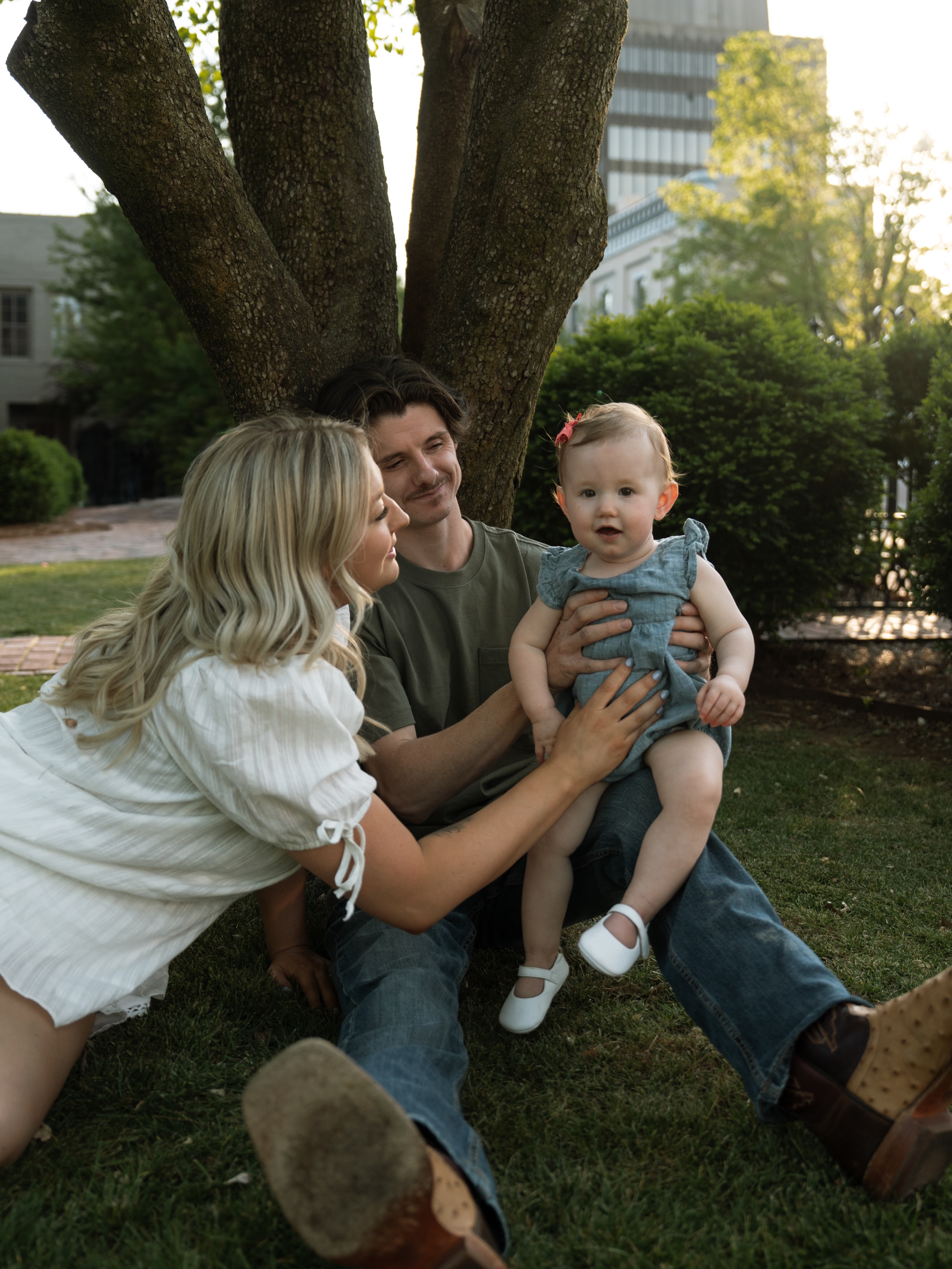 Just gimme your time, a smiling baby, and gorgeous Saturday night in downtown Huntsville :-) not pictured - the psycho amount of high schoolers downtown before prom. Scroll to the end to see the cutest camcorder footage 🥹
