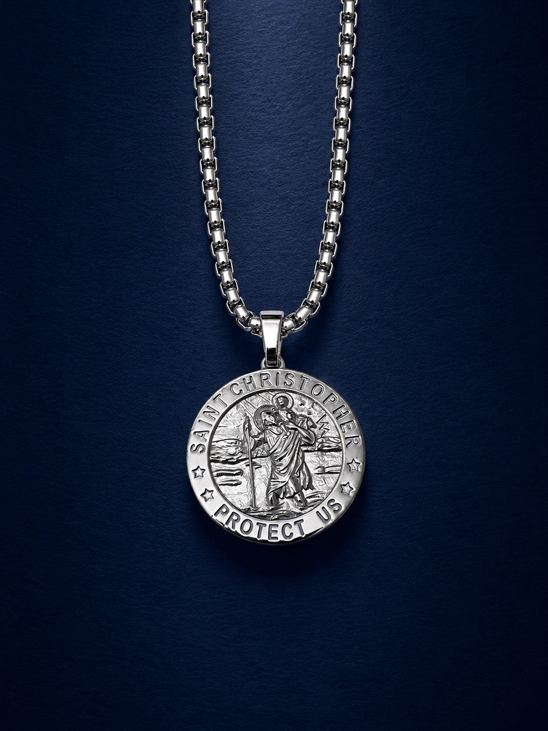 A bespoke charm, designed exclusively for him ⚡️
Engraved on both sides with meaningful symbols, this piece was thoughtfully crafted to tell his story.
#mkfinejewelry #bespokejewelry #custommadejewelry #jewelrydesigner #mensjewelry