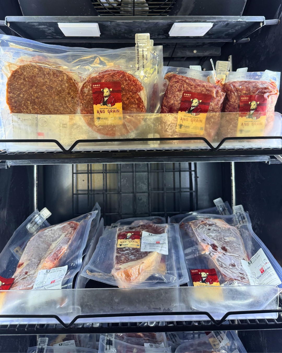 🥩 Vending machine restocked.
The freezer is full, the steaks are stocked, and the beef is ready whenever you are.
Swing by the shop in Newberry and see what's inside! Open for business 24/7.