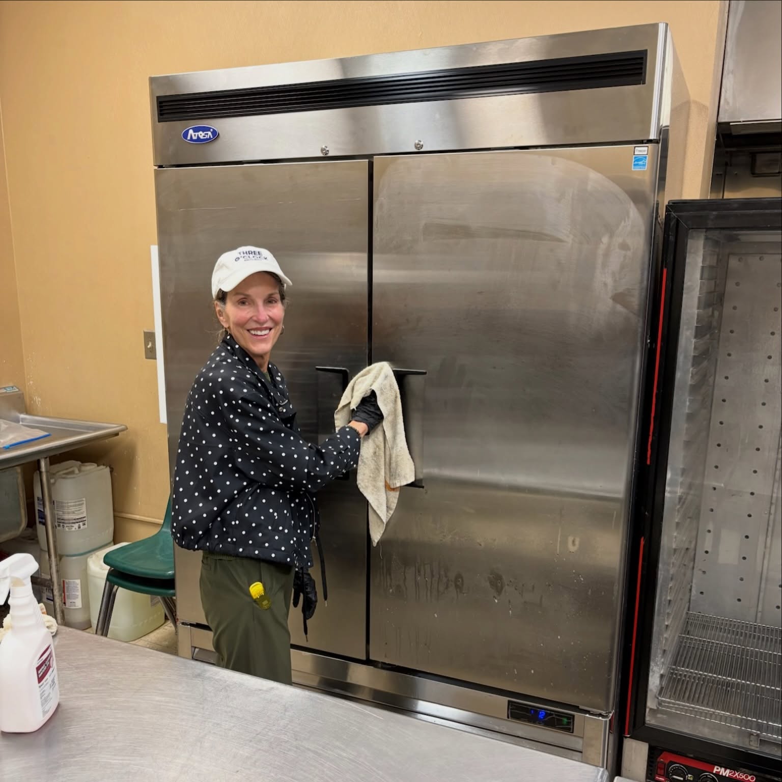 Only a few spots left to volunteer with our Rescue Kitchen this June!
We’re looking for volunteers (ages 12+) to help prepare and package nutritious meals for families across Baton Rouge. Shifts are available on Tuesdays and Thursdays, with only 5 spots per shift for a hands-on experience.
Before joining us, please be sure to:
✔️ Wear closed-toe shoes
✔️ Pull back long hair
✔️ Wear comfortable clothing suitable for a kitchen environment
✔️ Be prepared to stand for extended periods
Help us turn rescued food into nourishment for our community. Follow our link in bio or Volunteer Highlight to reserve your spot today!
#RescueFoodBR #VolunteerBR #threeoclockproject