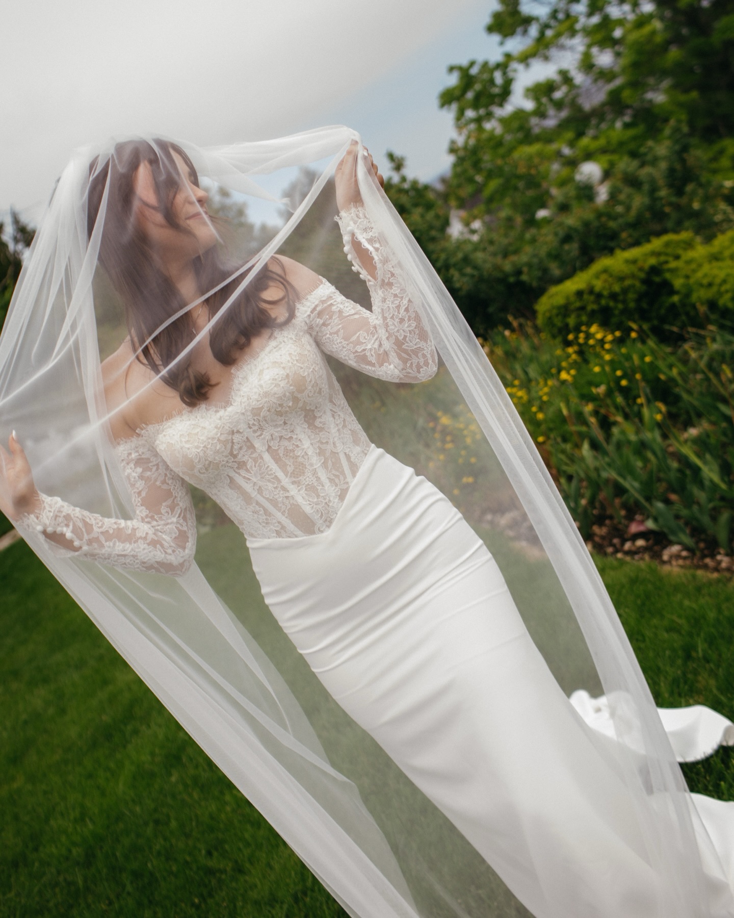 lived a real life dream capturing brooke and noah’s wedding on mackinac island
the way this family loved on these two from beginning to end had me in all my feels.
venue: @missionpointresort
second shooter: @lindseykay_images
video: @wakefield_films @eliashazelrain
bride hair: @anarothenberger
groom hair: @barbermikimazz
tux: @bunnytuxedos
dress: @dearlybridal
makeup: @wellnessby_brooke
rings: @jensenjewelersmi
spray tan: @tanoholixx
bouquet & boutonniere: @heymarrymebrand
carriage: @mackinacislandcarriagetours
nails: @upliftnailbar