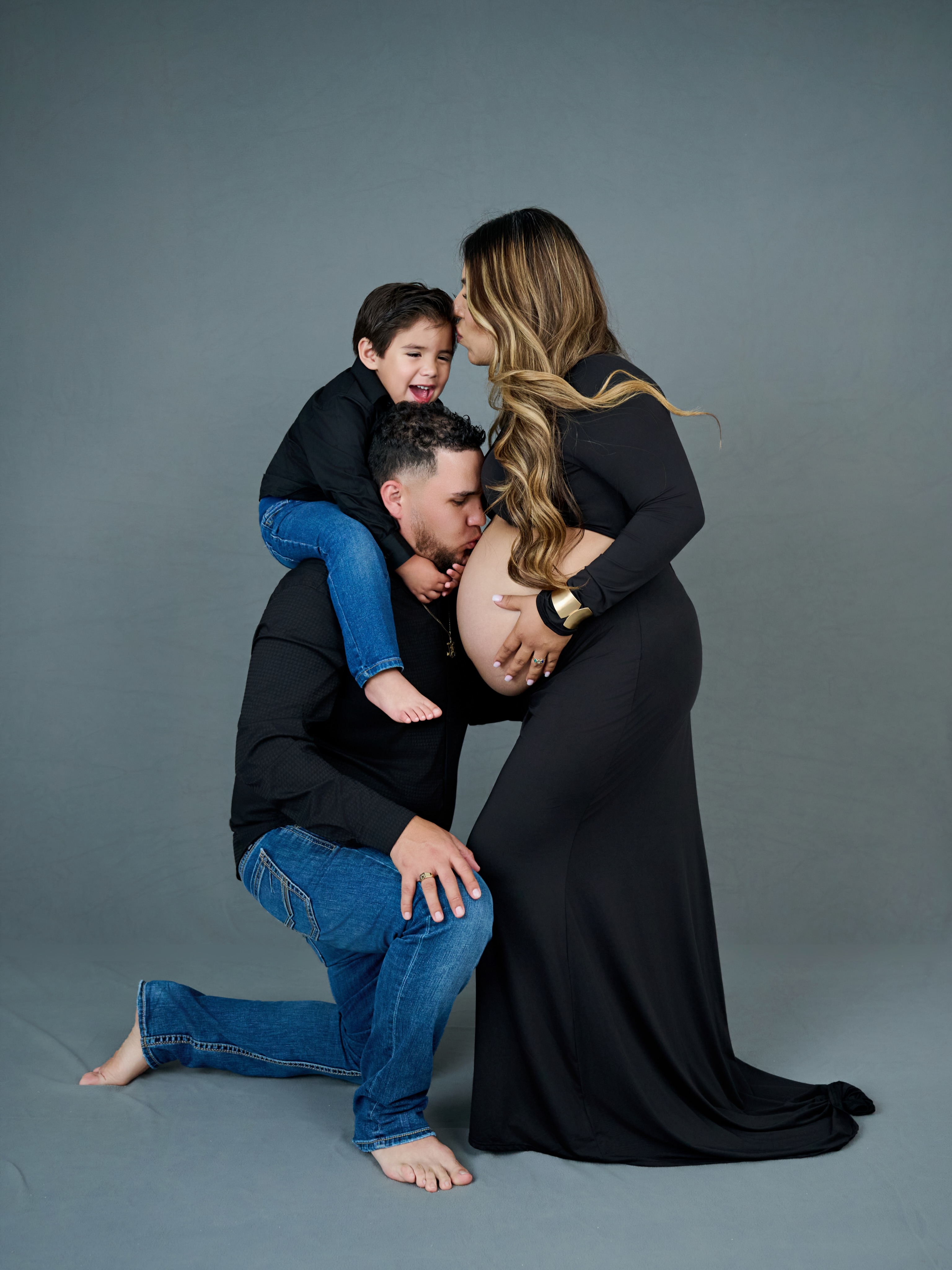 .
Maternity Photography in Studio
More info 346-3282012
#maternityphotoshoot #maternity #maternitysession #maternityphotographer #gabrielavicentephotos