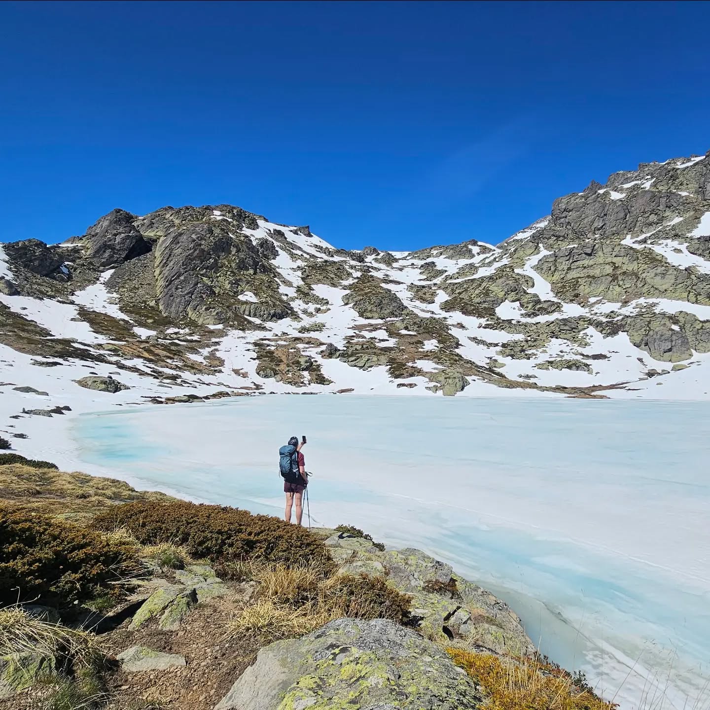 💦🍀 Op zoek naar rust, helderheid en verbinding?
Op de Passagetochten van 2026 in de Alpen zijn nog enkele plaatsen beschikbaar:
❗27 juni – 4 juli 2026
❗25 juli – 1 augustus 2026
❗10 oktober – 17 oktober 2026
Een week wandelen, vertragen en heroriënteren. Even uit de drukte stappen, opnieuw verbinding maken met jezelf en thuiskomen met een helder innerlijk kompas. 🗻
Misschien is dit iets voor jou, of voor iemand die op een kruispunt staat en wat extra ruimte kan gebruiken. Je mag het altijd delen met mensen die je kent.
Meer info of een gratis kennismakingsgesprek via www.passagetochten.fr.
Tot snel!
Liefs,
Karlien
🌻
📸❤️ @hartetruyens × @m___aah
#passagetochten2026 #welkom #rust #helderheid #Verbinding