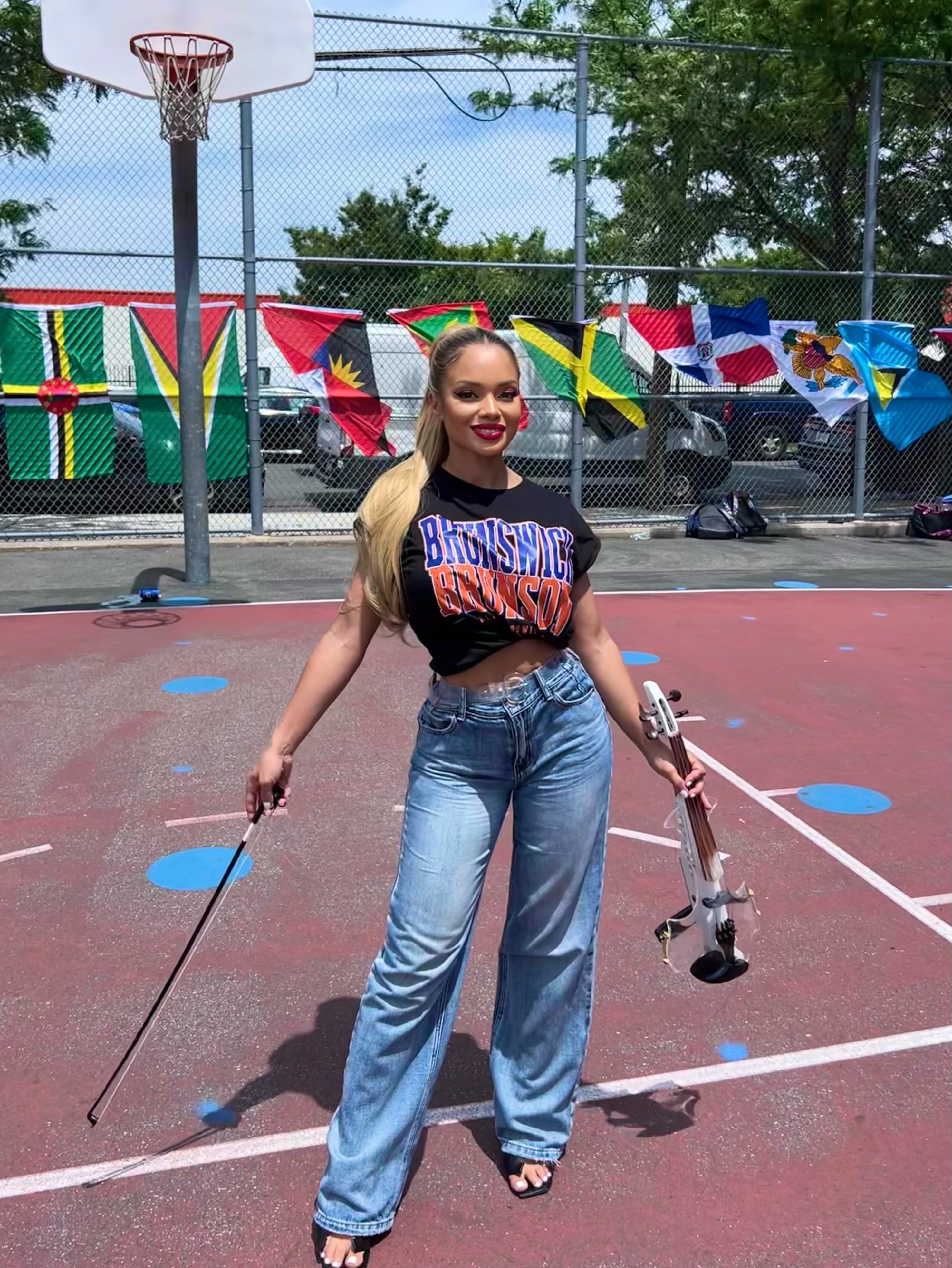 Happy Juneteenth! ✊🏽❤️🖤💚 Yesterday, while NYC celebrated the @nyknicks 🧡💙, I was in Brooklyn celebrating #CaribbeanHeritageMonth 🎻🌴
Nothing better than seeing these kids waving their flags, dancing to Soca & Afrobeats, and proudly representing their culture ❤️
Thank you @tropicalfete for always bringing the good vibes 🙌🏽✨
Had to represent in the #BrunswickBrunson tee 🏀🔥
Which flag are you repping? 👇🏽
🇯🇲🇦🇬🇧🇸🇧🇧🇧🇿🇨🇺🇩🇲🇩🇴🇬🇩🇬🇾🇭🇹🇰🇳🇱🇨🇻🇨🇸🇷🇹🇹🇦🇼🇨🇼🇸🇽🇻🇮🇵🇷🇳🇬🇬🇭🇲🇺🇨🇩🇧🇯🇲🇬🇷🇪🇬🇵🇲🇶🇬🇫
#Mapy #ViolinQueen 🎻👑