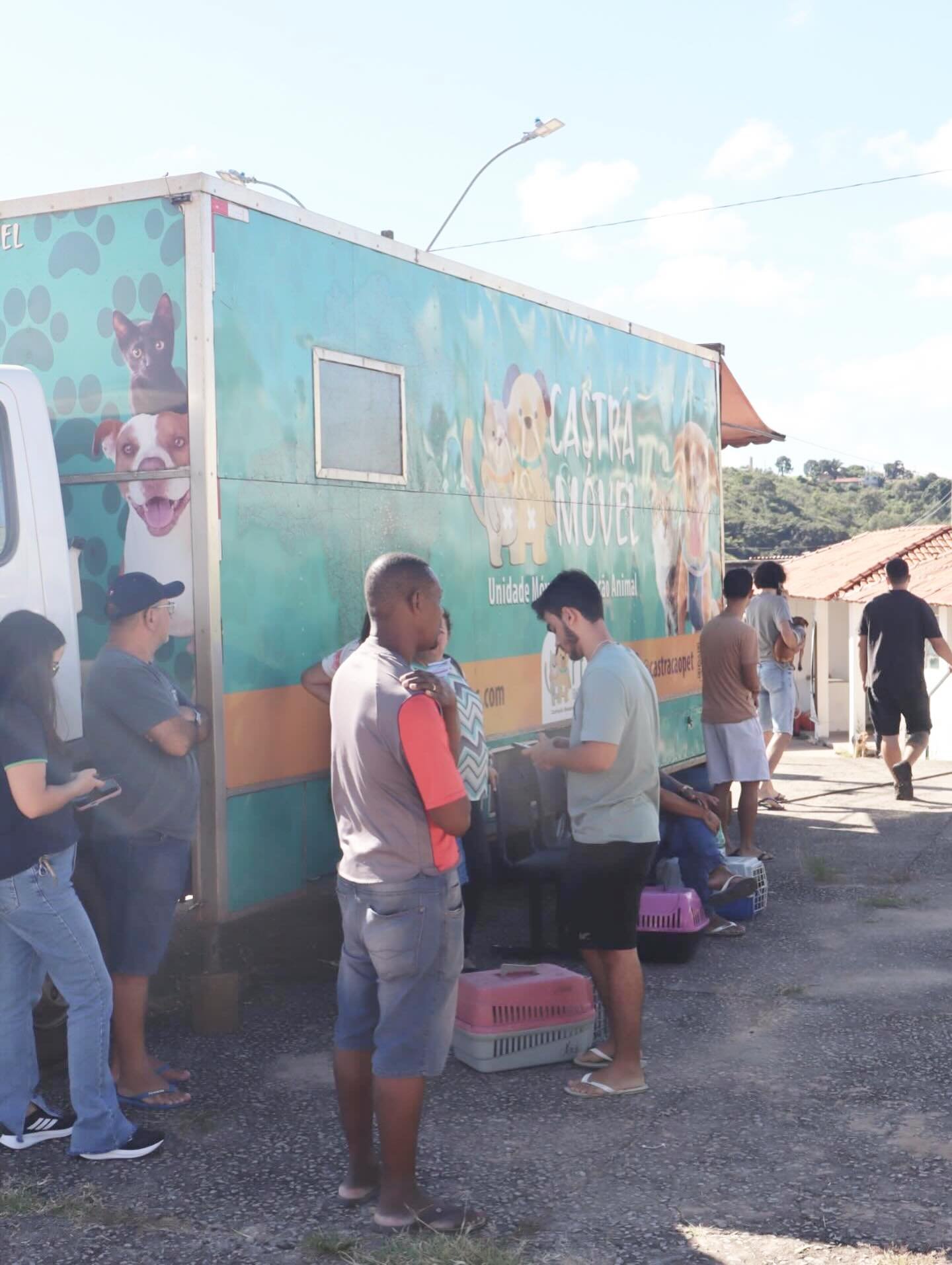 189 animais castrados em Itaguara - MG!! @prefeituraitaguara
⠀
Queremos agradecer a equipe da Prefeitura Municipal pelo empenho e parceria. 💪😊
⠀
Seguindo todas as normas da OMS e do Conselho Federal de Medicina Veterinária.⠀
⠀
Mutirões de Castração são de utilidade pública para controle de zoonoses e fazem parte da Saúde Única.
⠀
#castração #petsemfronteiras #castramovel #minasgerais #castraçãominimamenteinvasiva medicinaveterinaria castrareumatodeamor
