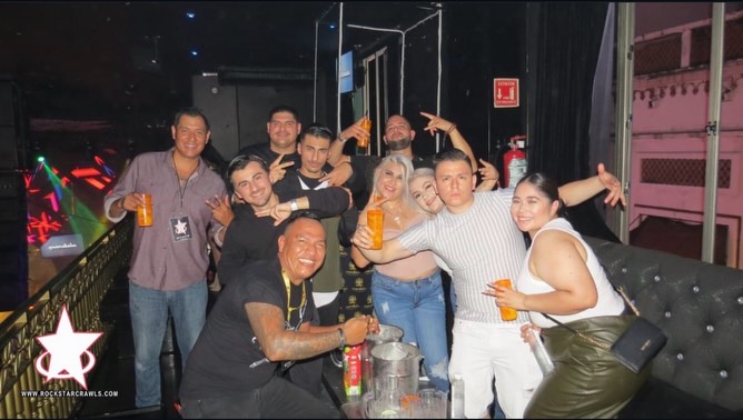 🍹🔥 Puerto Vallarta nights are better with a great crew! Drinks in hand, good vibes all around, and a night full of dancing, laughter, and unforgettable memories. 💃✨ #PuertoVallartaNights #PartyCrew #goodvibesonly #puertovallarta
