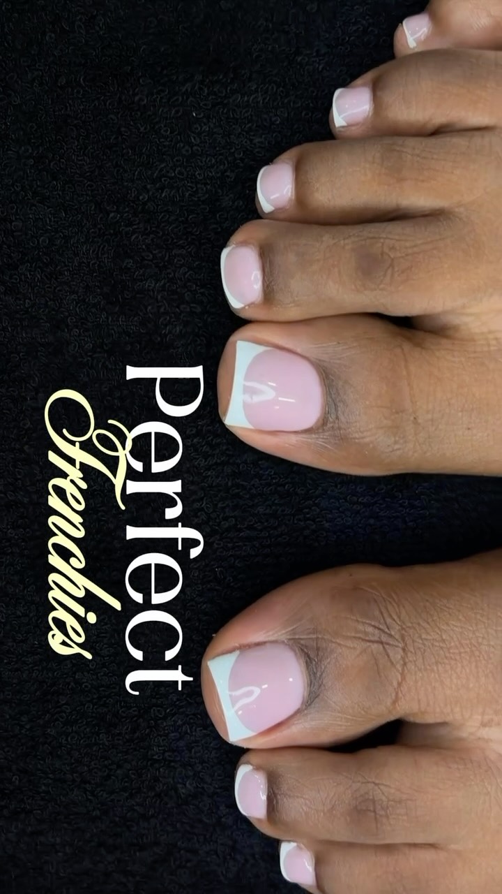A perfect gel pedicure with a clean French tip 😏because your feet deserve the same attention as your hands 🤍 Book your pedicure appointment!
#gelpedicure #frenchtip #pedicure #selfcare #phillynails