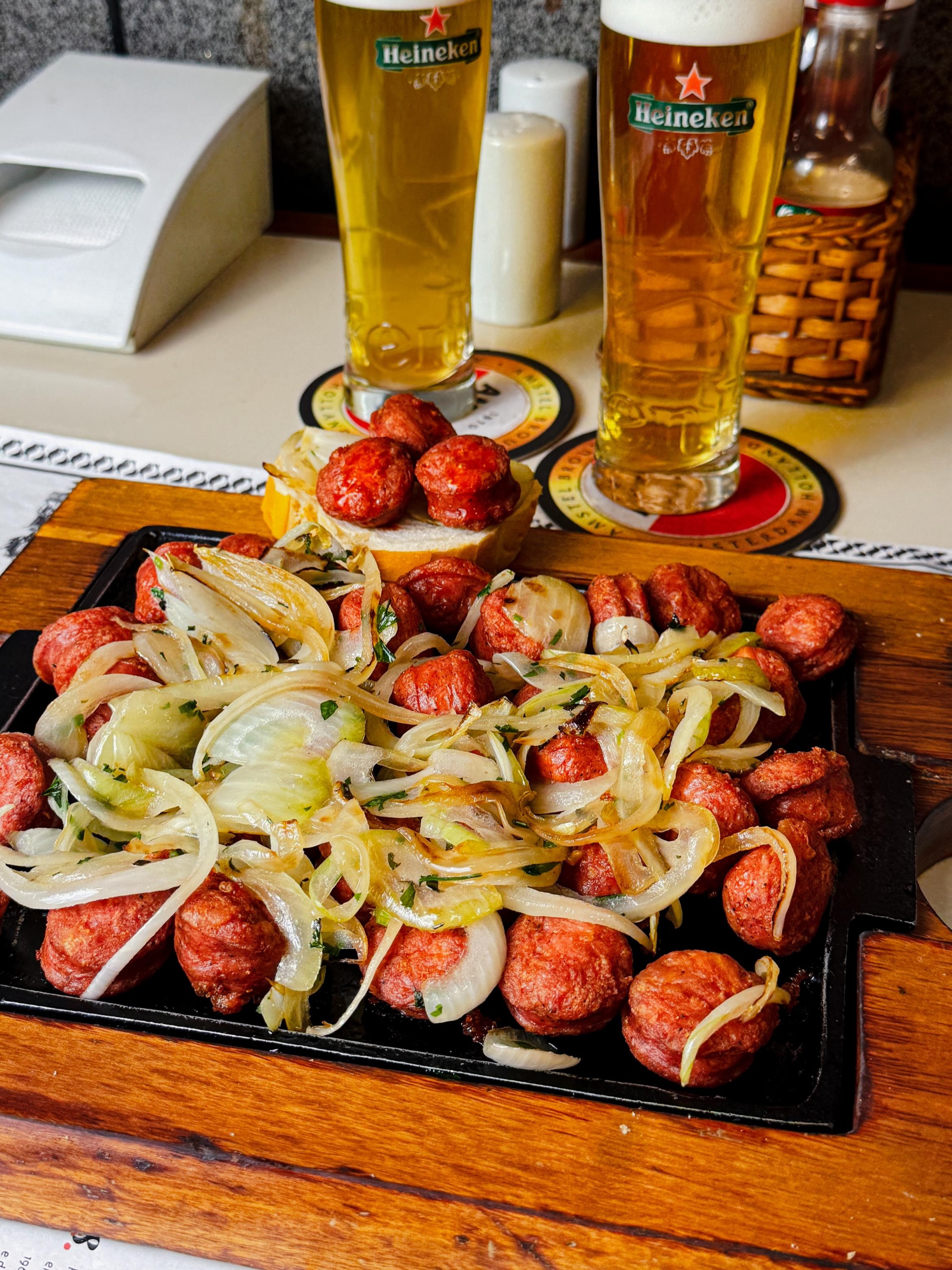 ⚽🍻 Dia de jogo pede torcida, resenha e o verdadeiro Bauru!🥪
Já estamos esperando vocês com nosso famoso Bauru, chopp sempre gelado e porções perfeitas para compartilhar enquanto torcemos juntos.
Reúna a galera e venha viver esse clima com a gente! ❤️🇧🇷