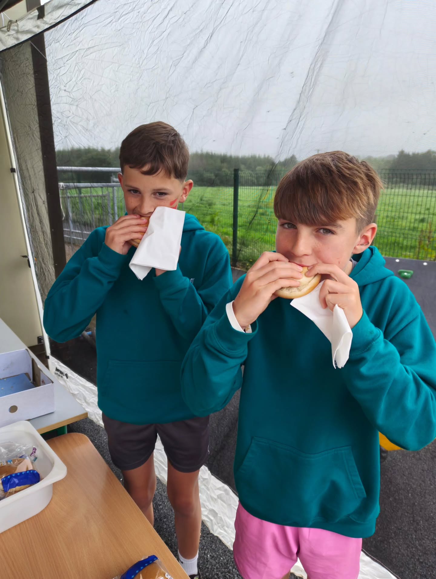 Great fun at the BBQ today despite the bad weather! ☔🌭Thanks to Alan for cooking and to @mossiejoycebutchers for looking after us again with the lovely food! Also to one of our parents for supplying the gazebo to keep the rain off Chef Alan's back!