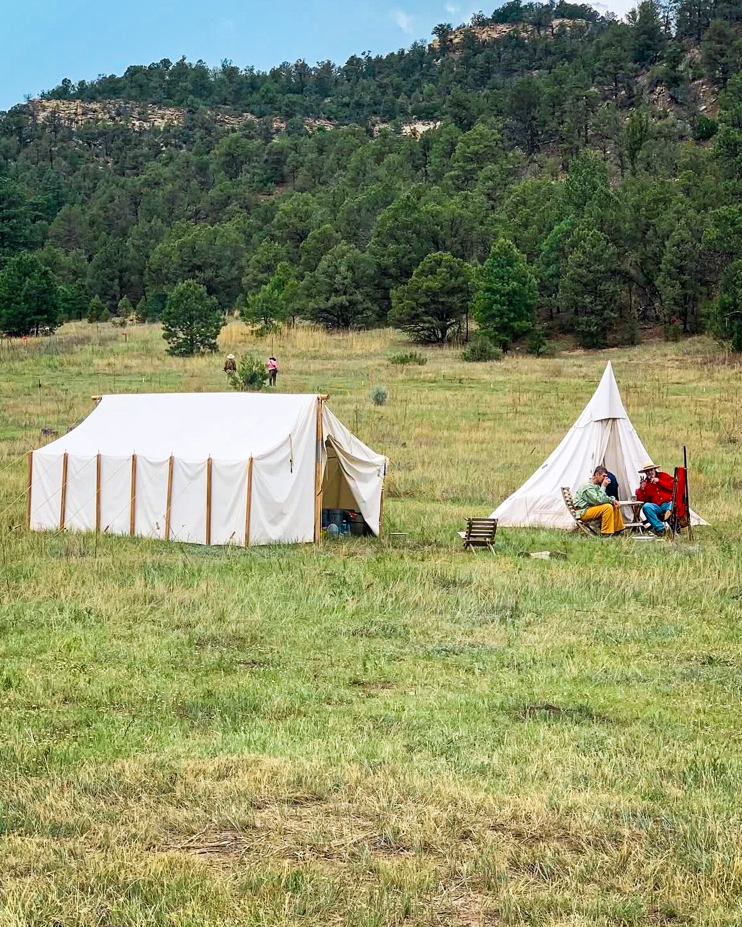 The Santa Fe Trail Rendezvous is happening RIGHT NOW until June 21, 2026 🌾
Head out to Coal Canyon for an authentic 1800s experience rifle and pistol matches, smoothbore and primitive archery competitions, trail walks, knife & tomahawk contests, and more!
📸: Motorcycle Mike
#NewMexicoTrue #NewMexico #RatonNM #ExploreRaton #RatonNewMexico