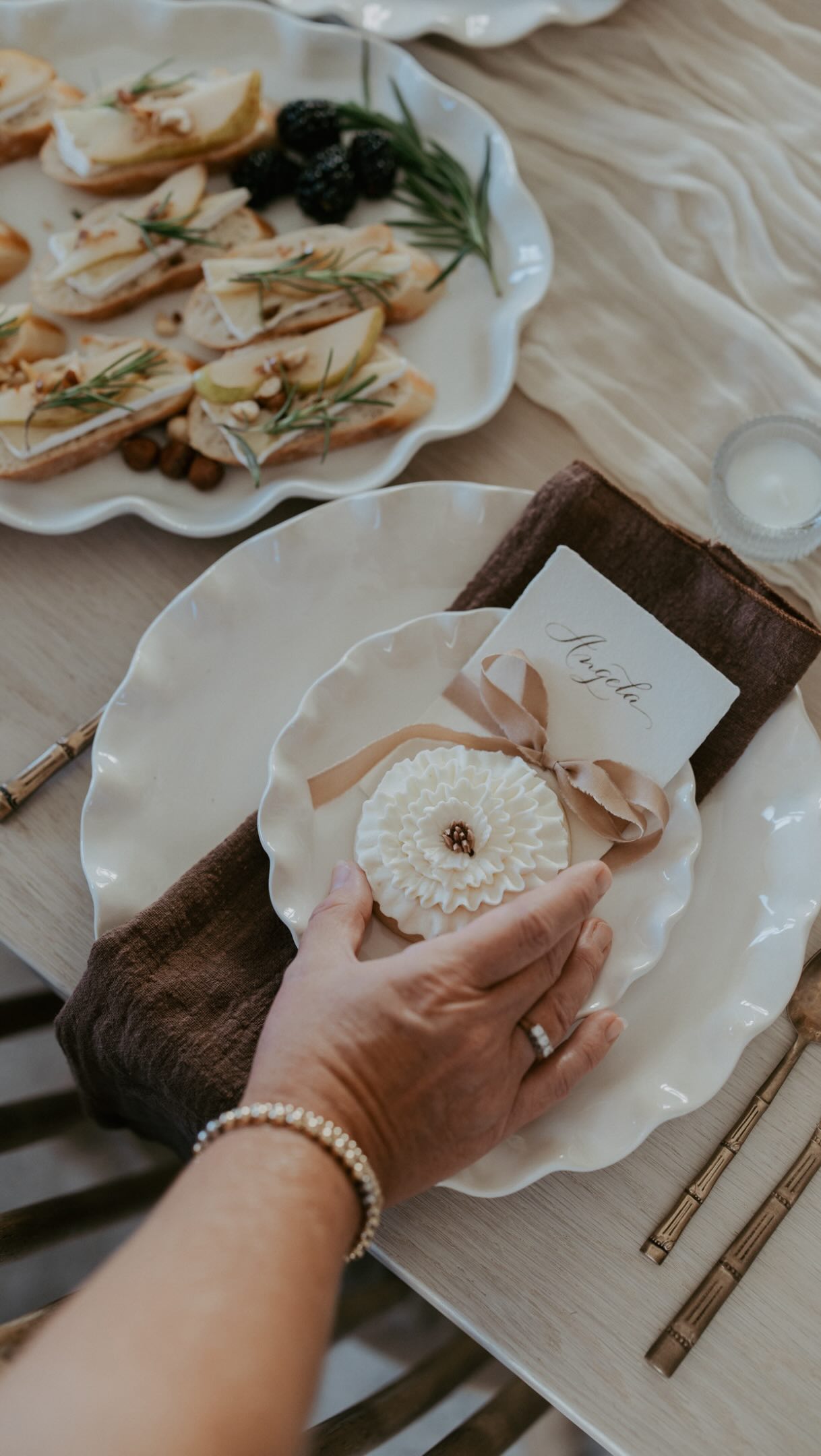 We know gathering matters.
Research continues to show that meaningful connection is one of the strongest predictors of happiness and wellbeing, yet so many of us avoid hosting because we think it has to be perfect.
Here’s your reminder that it doesn’t.
✨ Choose a simple menu.
✨ Set the table, even for takeout.
✨ Use candles.
✨ Pour drinks into a pitcher.
✨ Play music in the background.
✨ Build a little anticipation around dessert.
That’s it.
Your guests won’t remember whether everything matched perfectly. They won’t remember if you cooked everything from scratch.
They’ll remember how they felt.
Welcomed.
Relaxed.
Connected.
The goal isn’t to impress people.
It’s to gather them.
And sometimes the most memorable evenings are the simplest ones around the table.
What’s one thing you do to make guests feel welcome when they walk through your door?
Gather/ tablescape/ set the table/ lux/ dinner party/ okotoks/ yyc