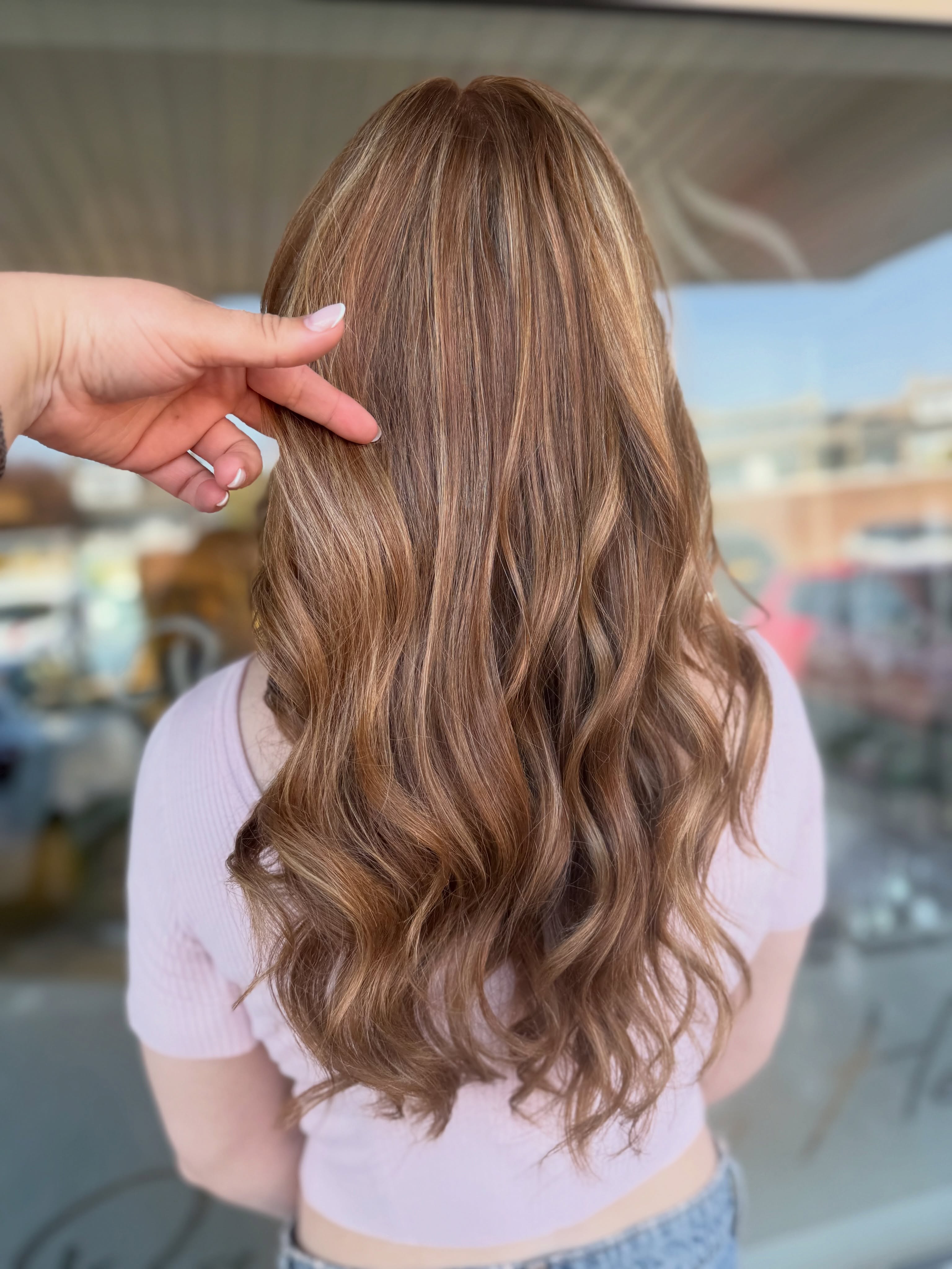 Summer sunkissed blonde & copper mix ๐๐งก
Wij houden van de zomer, en bij deze temperaturen horen mooie zomerse kapsels ๐
Heb jij al een afspraak staan voor de zomer?
#koperhighlights #koperhaar #copperhair #highlightscopper