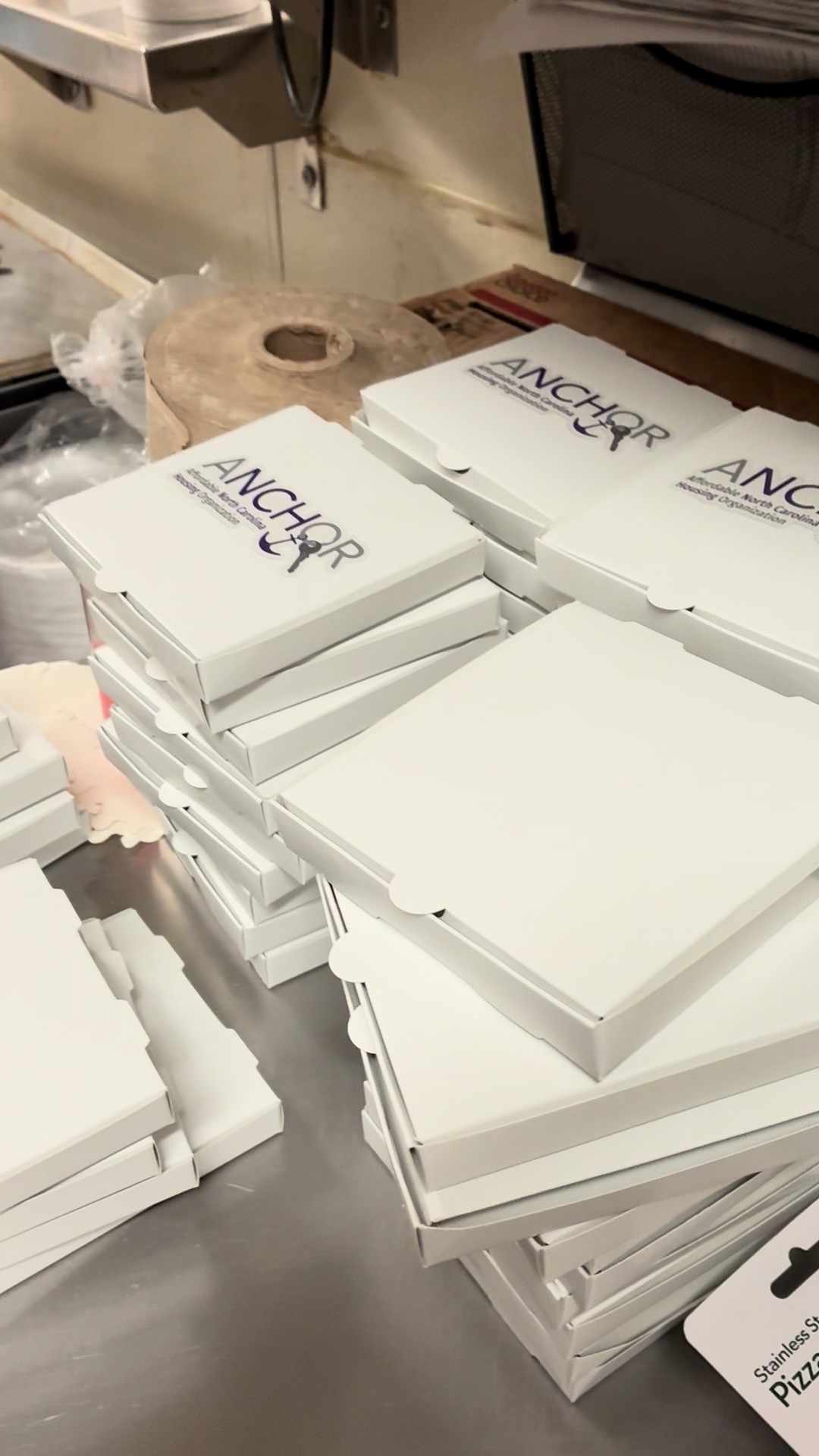 Shout-out to Chef Charles and his ANCHORWorks team, who prepared 55 mini pizzas for our Open House and Ribbon-Cutting event this week. They used the commercial kitchen at Veterans Helping Veterans Heal (VHVH). This is a fun example of multiple ANCHOR programs working together to make great things possible. Oh, and the pizzas were delicious! (Now you are craving pizza, right? 🍕😁)