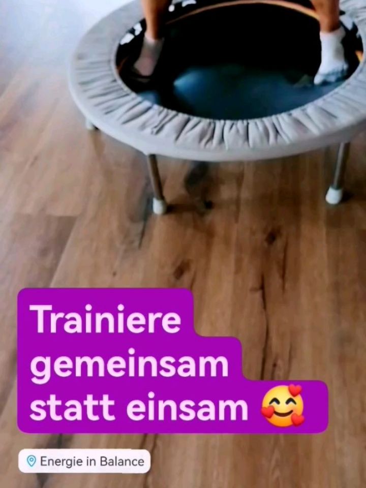 Schnuppertraining jetzt buchen und in der Gruppe trainieren.
Was bringt Groupfitness?
Gegenseitiges Motivieren und Unterstützen,
Gemeinsamkeiten entdecken, Freundschaften die entstehen und
der Schmäh rennt 😊.
Wie trainierst du lieber, gemeinsam oder alleine?
Schreib es mir gerne!