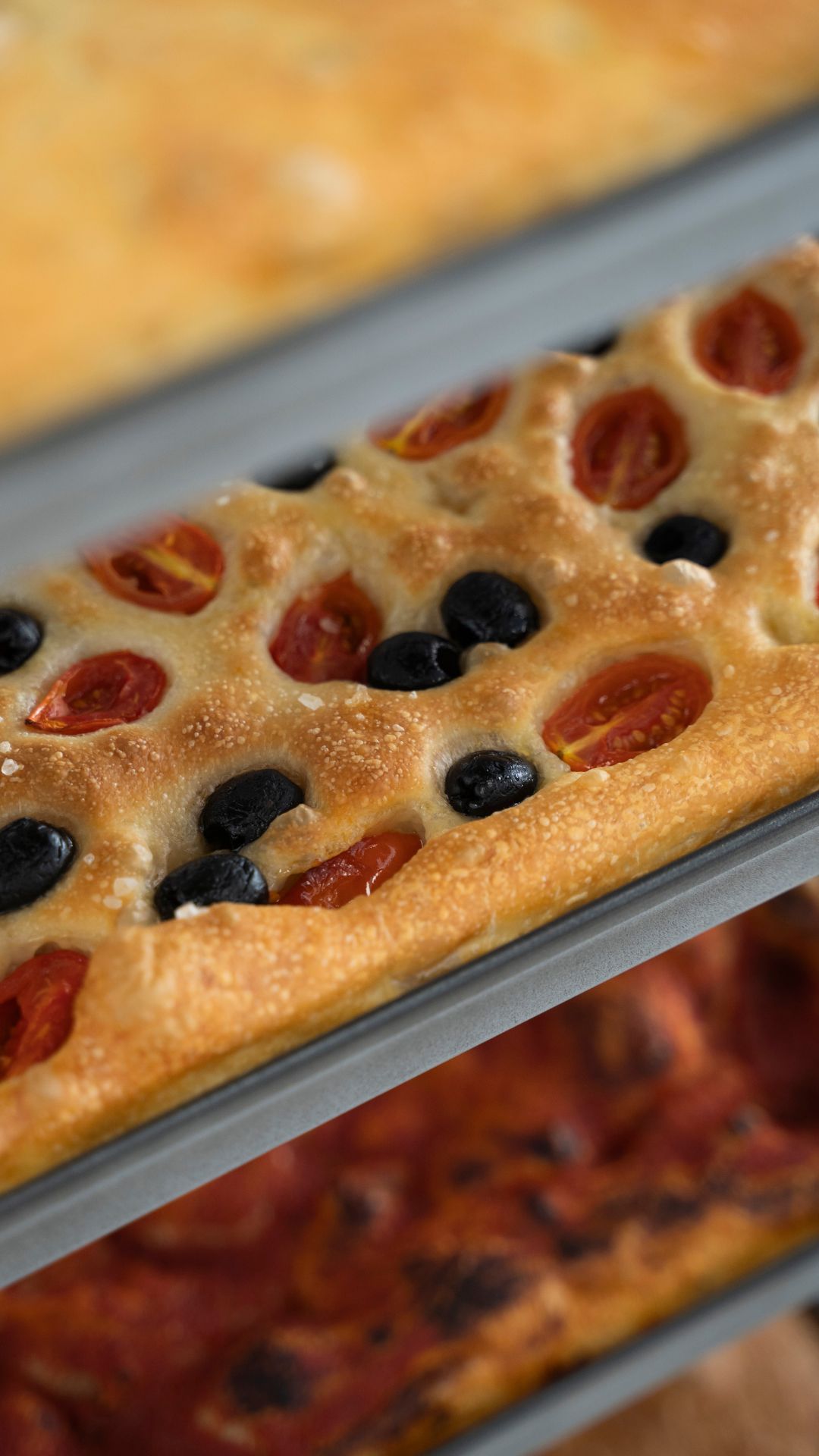 Da Solevè non prepariamo solo focacce e pizze artigianali… ora ti insegniamo anche a farle. 🤍
Nascono i nostri corsi dedicati a chi vuole scoprire tutti i segreti che si nascondono dietro un impasto fatto con la cura dell'artigianalità.
Dalle basi della lavorazione fino alla stesura e alla cottura, metterai letteralmente le mani in pasta e scoprirai il piacere di creare qualcosa con le tue mani, guidato da chi ogni giorno trasforma questa passione in mestiere.
✨ Pronti a mettere le mani in pasta?
Il risultato, fidatevi, vale decisamente la pena.
📞 Contattaci per informazioni e prenotazioni.
⚠️ Prenotazione obbligatoria.
📞 +39 331 258 8607
📍 Via Pastrengo 58, Moncalieri
#pasticceriaartigianale #solevè #fornoartigianale #Torino #corsi