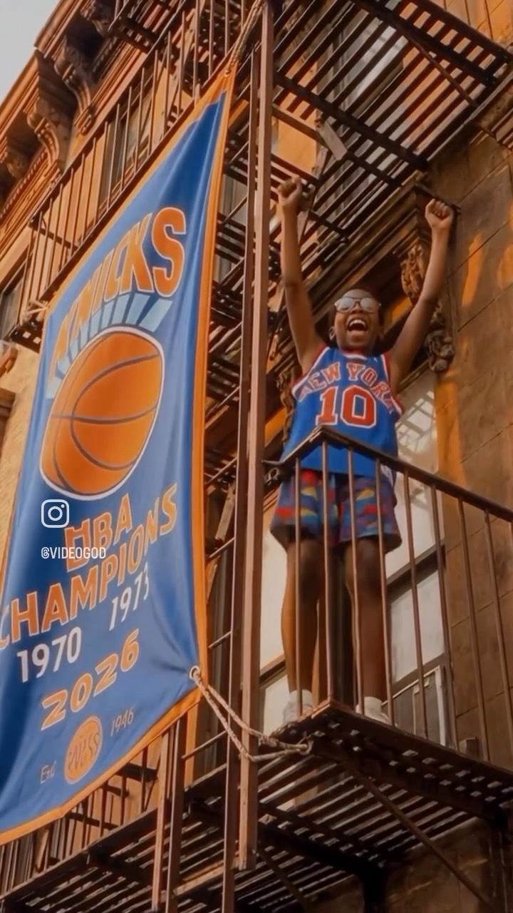 Spike dared to dream it, so we would one day see it đâ¨
A world reimagined to match a reality that was once only a dream! Further proof that your stories, your vision, your dreams - donât have to make sense to anybody, yet one day will make sense to everybody!
Happy Knicks Day! đ§Ąđ
đĄ: @videogod
#Knicksin5 #knicksparade #howtobethenext #crooklyn