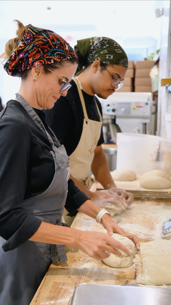 The work behind what you find on our display. 🤍 Made by hand, every day, without exception.
Our bread, your moment.