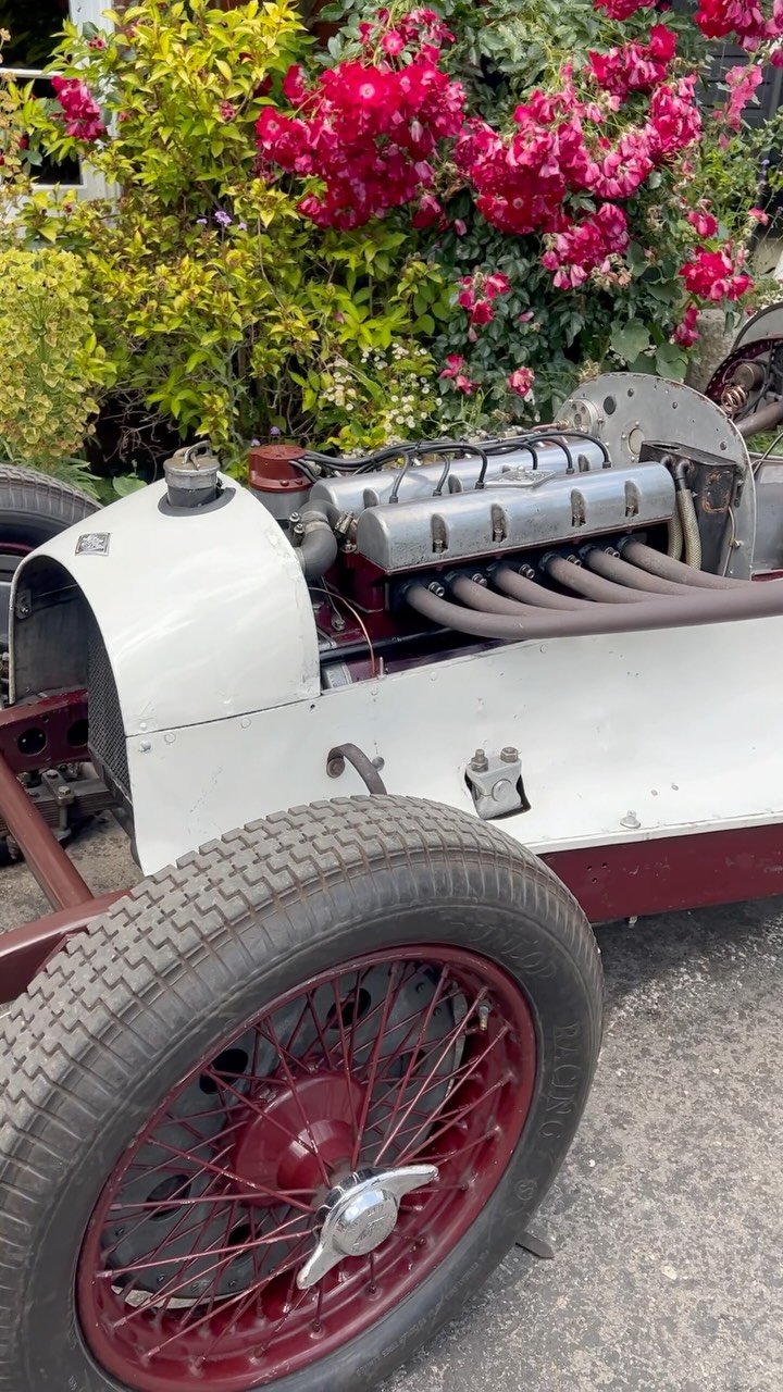 A fabulous collection of classic cars @compasseslg raising money for pancreatic cancer
.
#classiccars #vintagecars #carsofinstagram #pancreaticcancer