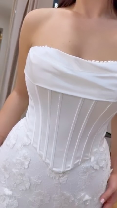 ✨THE DRESS THAT HAS EVERY BRIDE TALKING✨
Meet Varvara by Calla Blanche A gown designed to make you feel unforgettable from the moment you stop into it. Featuring a sculpted satin corset bodice, delicate pearl detailing, and romantic floral lace that hugs your curves beautifully, Varvara is the perfect blend of modern elegance and timeless bridal romance, Whether you’re dreaming of a grand entrance or a magical walk down the aisle, this gown delivers pure bridal luxury from every angle.🤍✨
Would you say YES to Varvara? Let us know below in the comments⬇️
#CallaBlanche #BrideToBe #WeddingDressShopping #BridalFashion