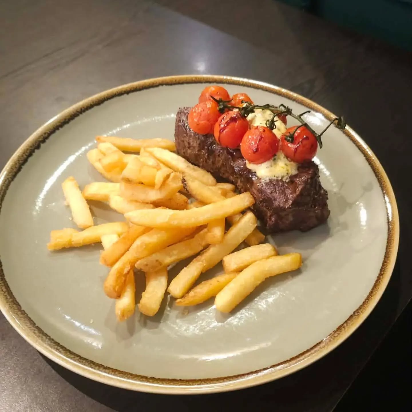 So caught up in football fever you forgot Fathers Day on Sunday? Don't worry, weve got you! We have a few tables left in the restaurant and Stables Bar for the day. Call now to book! 01875852401.
Come for an afternoon of feasting, football (live on the big screen in Stables Bar) and good quality family time. We will have our famous Sunday Roast on as well as all the classics Dad will love.
See you there!
#fathersday❤️ #stablesbar #longniddryeats #longniddry #SupportLocalScotland